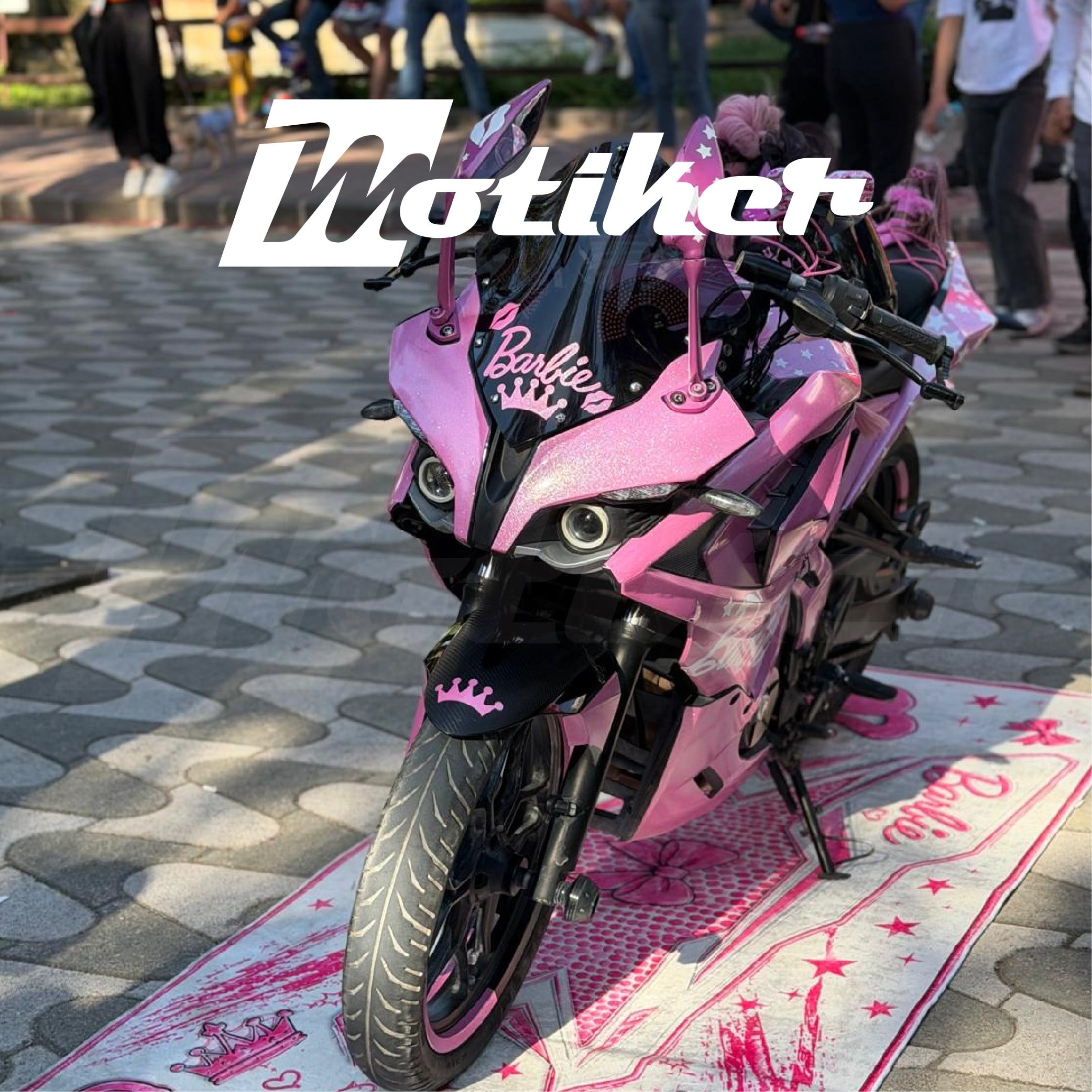 Bajaj Pulsar RS200 Toz Açık Pembe Parçalı Kaplama Tasarımı Sticker Etiket Modeli