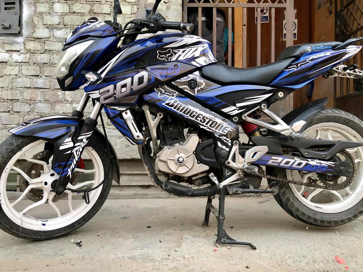 Bajaj NS200 Lacivert Fox Modeli Parçalı Sticker Etiket Kaplama Modeli