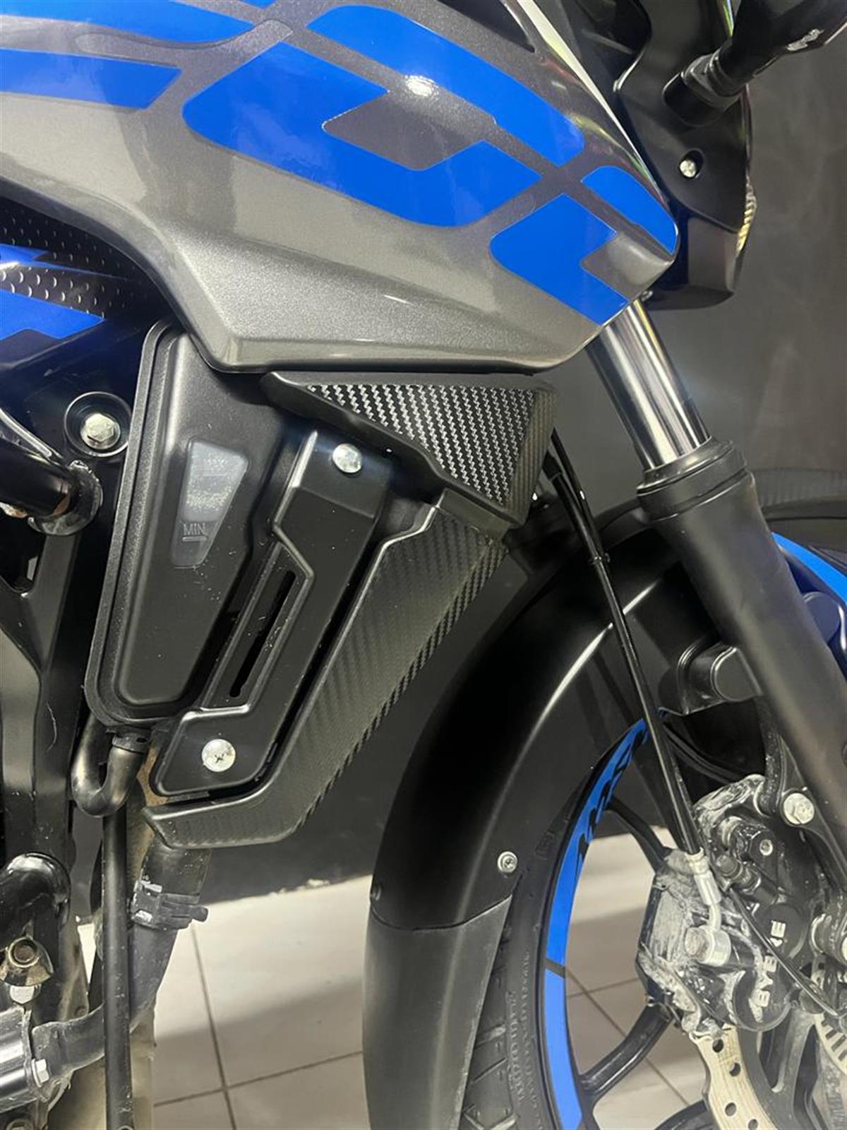 Bajaj NS200 Radyatör Kapağı Karbon Sticker