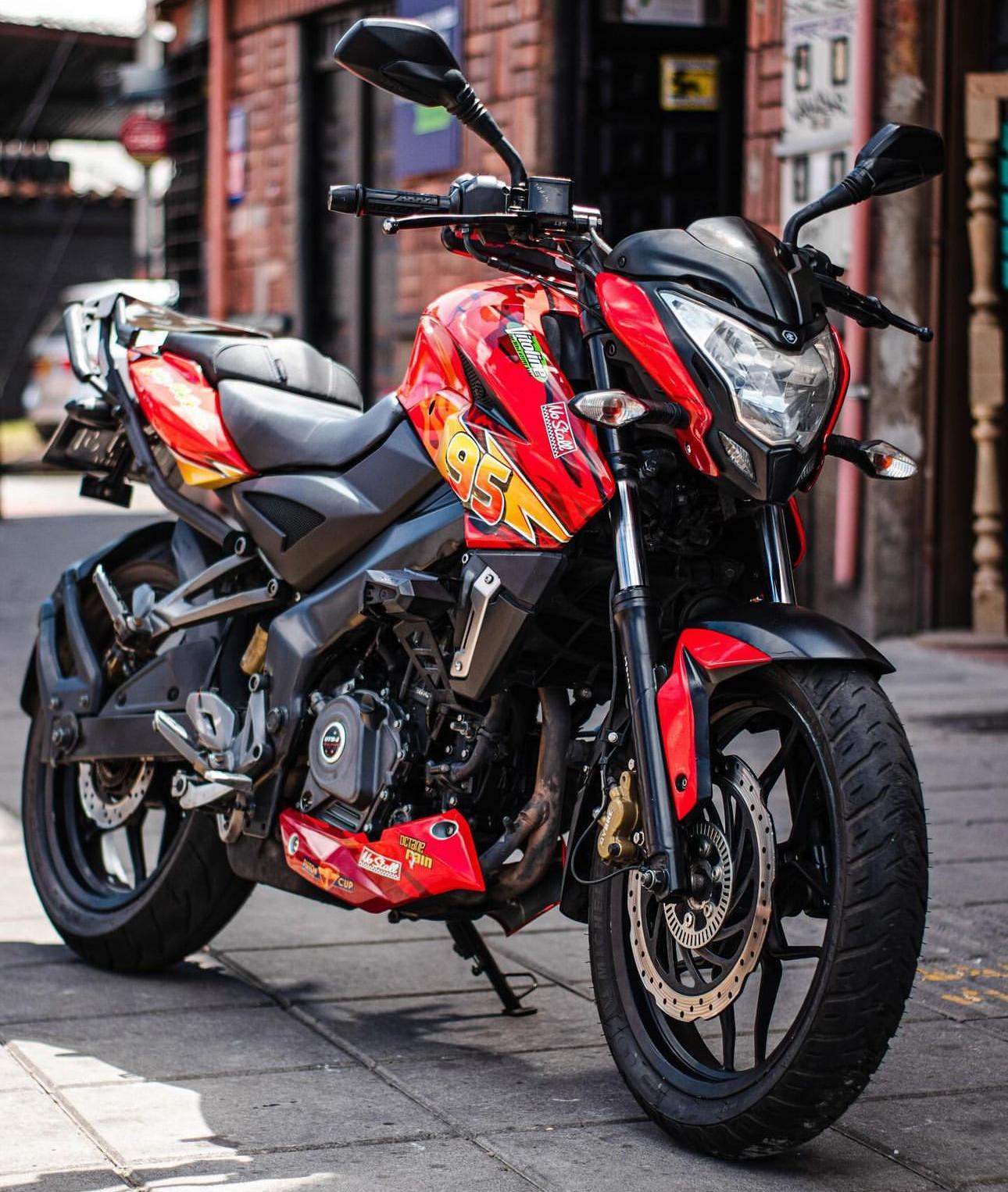 PULSAR NS 200Bajaj NS200 Şimşek McQueen Kaplama Tasarımı