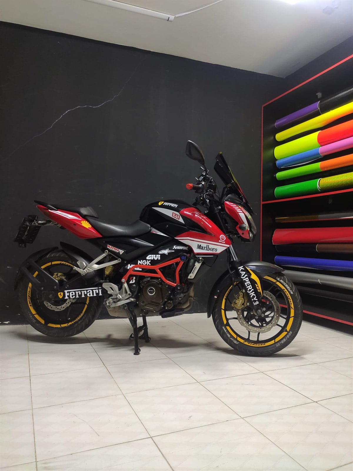 Bajaj Pulsar NS200 Ferrari Sticker Etiket Modeli