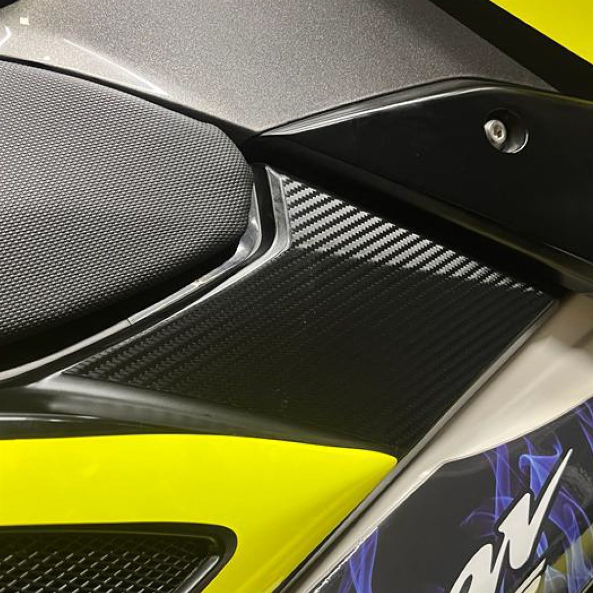 Bajaj Pulsar NS200 Yan Kapak Karbon Sticker Modeli