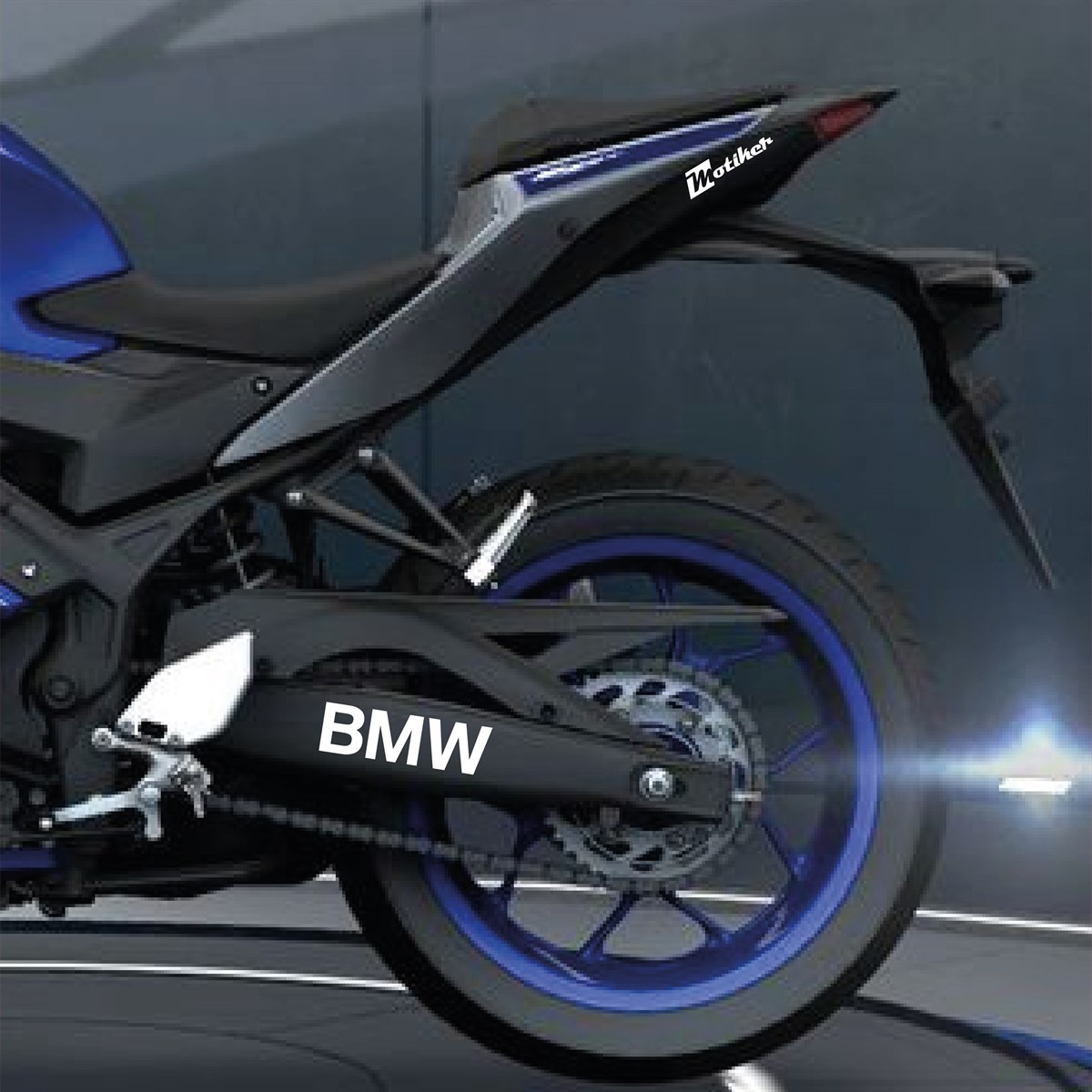 BMW Yazılı Beyaz Arka Maşa Sticker Etiket Modeli