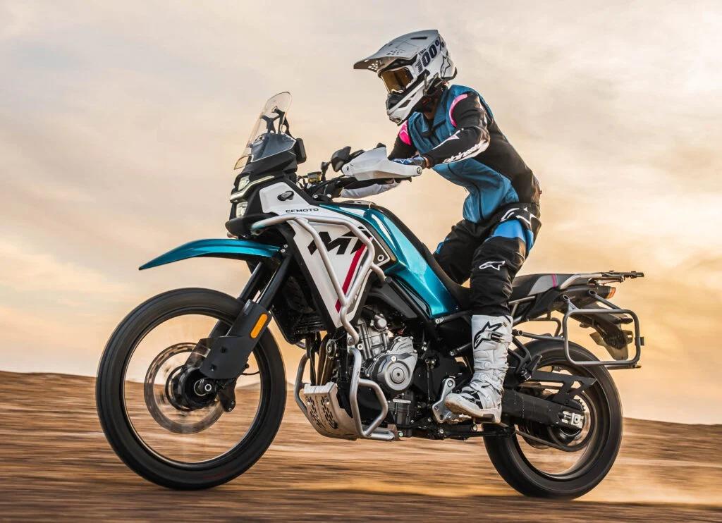 CF MOTO 450 MT 2023-2024 Siyah ve Kırmızı Motosiklet Sticker Tasarım Etiket Modeli 