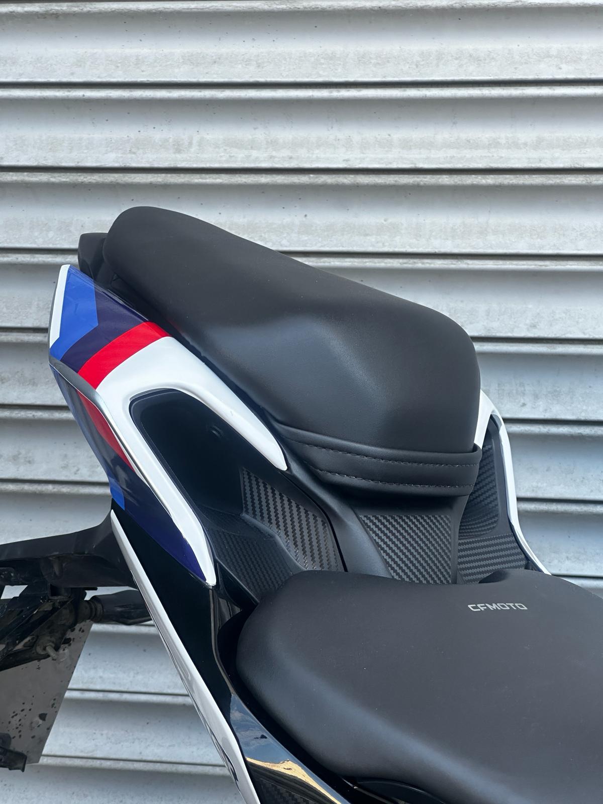 250SRCFMOTO 250SR Arka Sele Sticker Full Karbon Görünüm Detay Kaplama