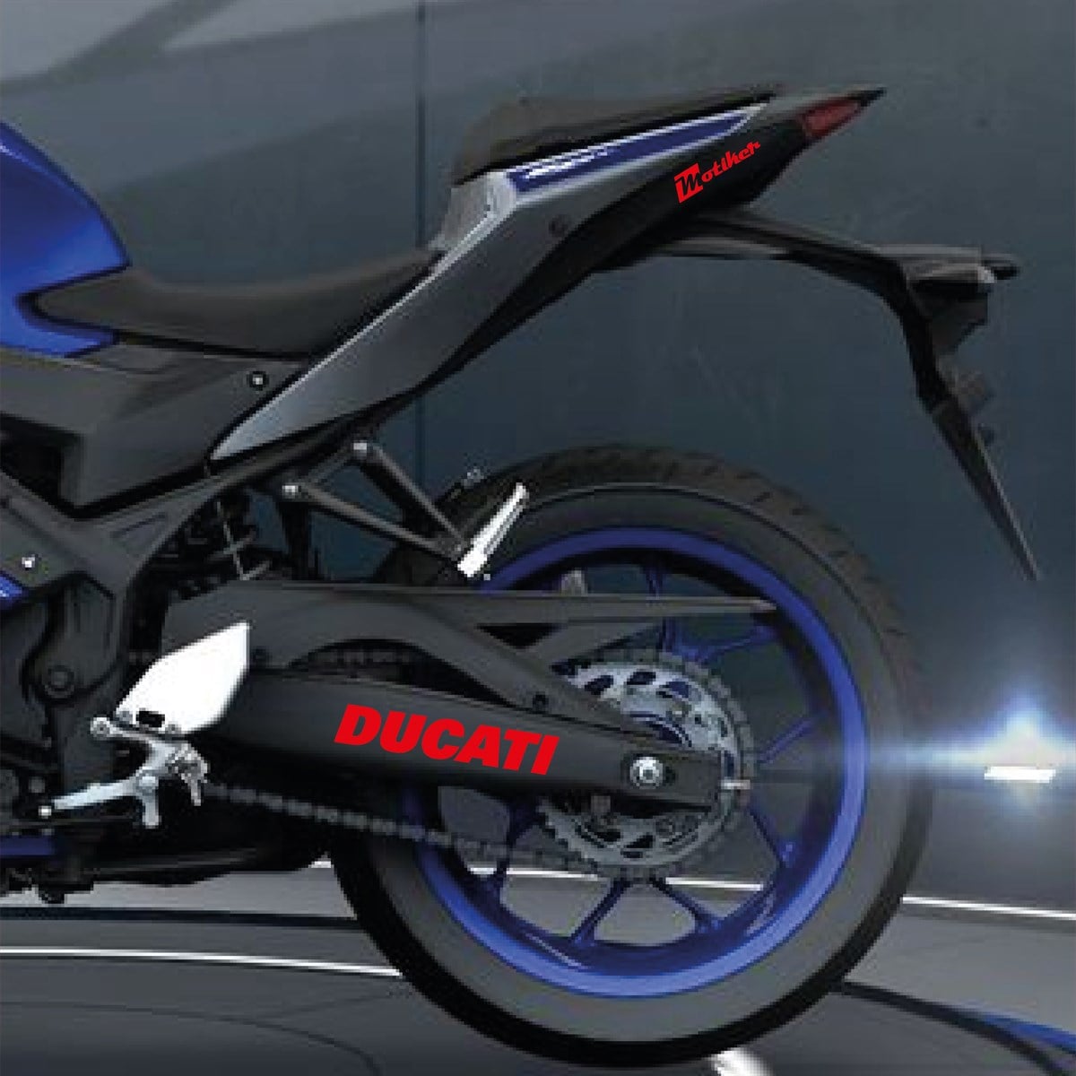 Ducatı Yazılı Kırmızı Arka Maşa Sticker Etiket Modeli