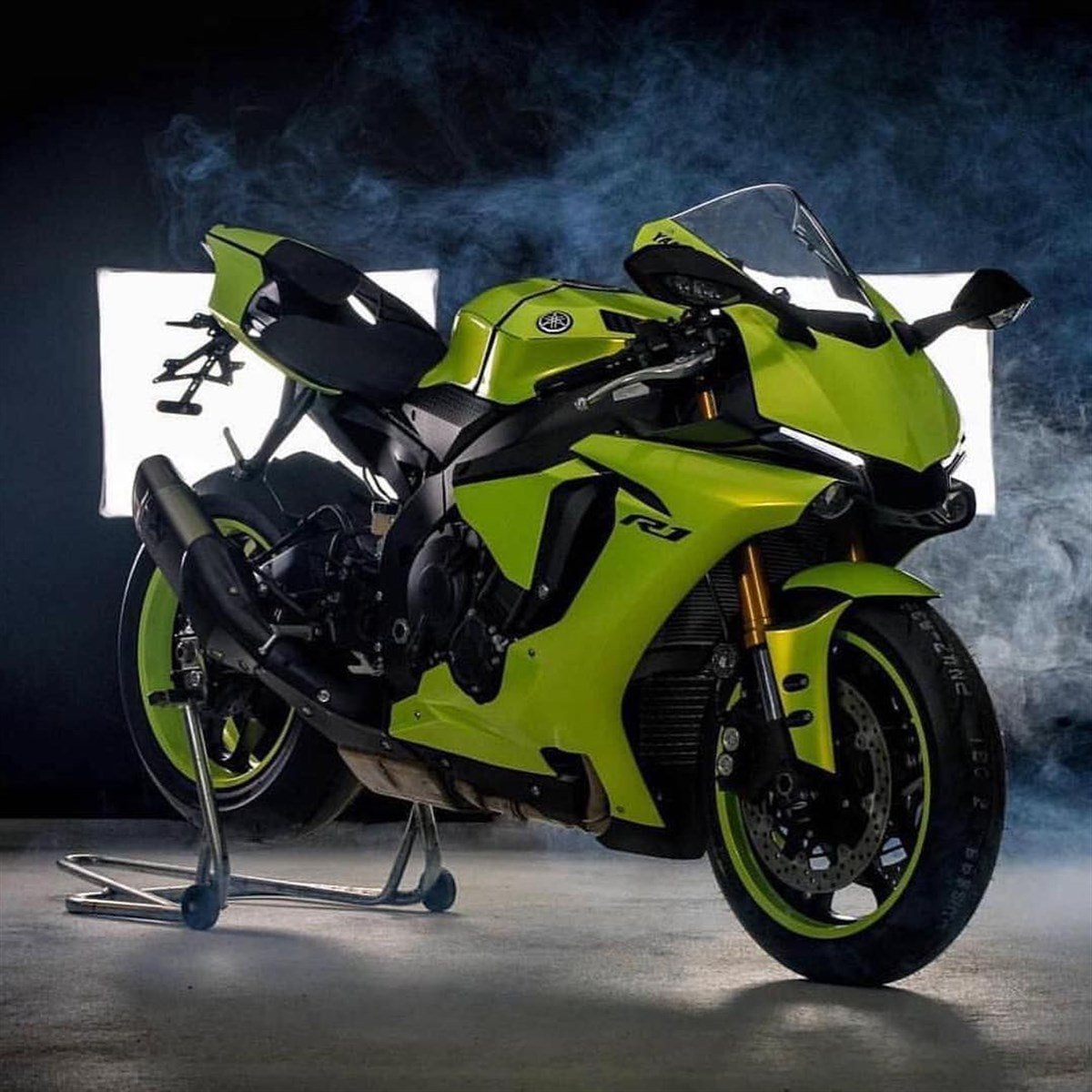 Floresan Neon Sarı ( Yeşil ) Cast Folyo Motosiklet Kaplama