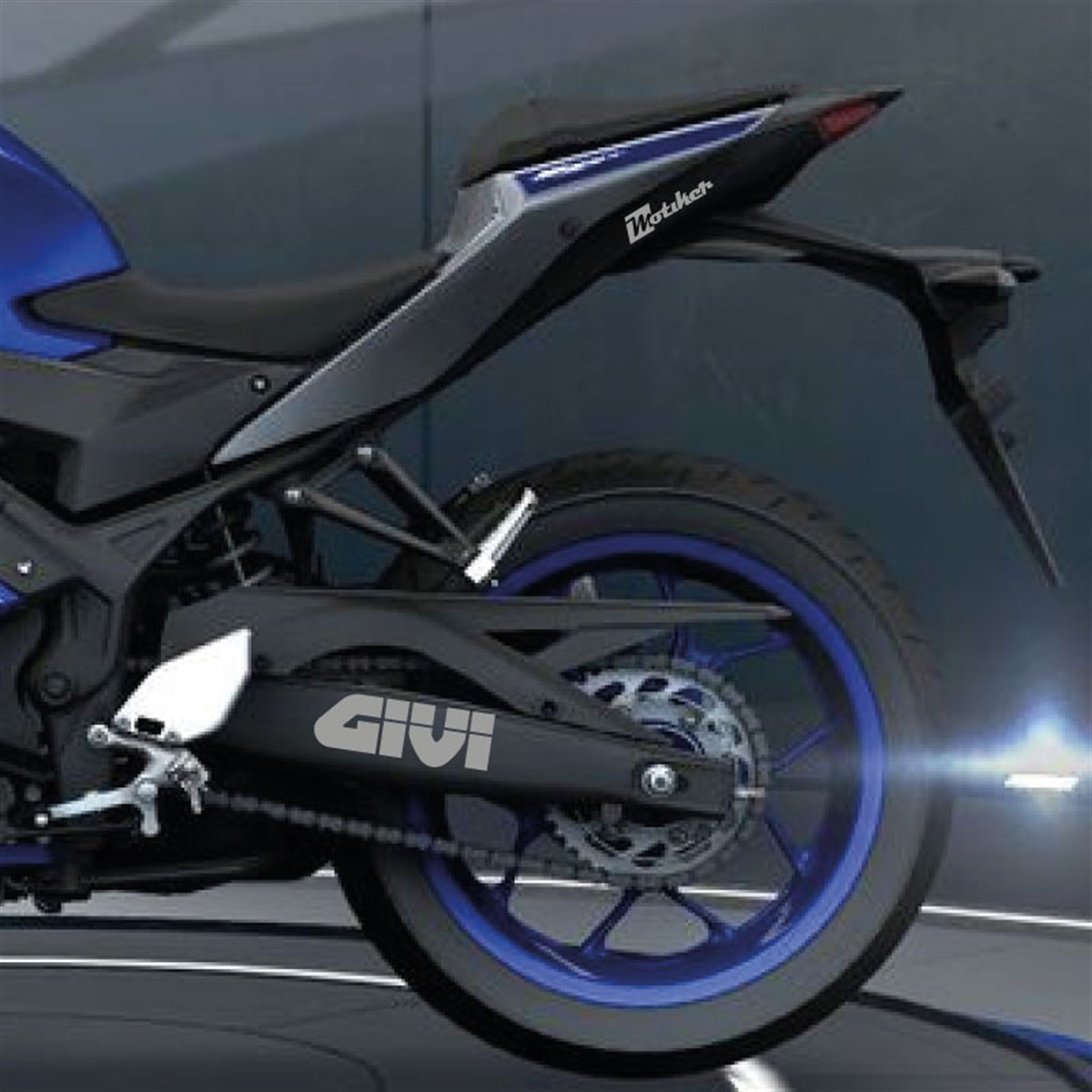Givi Yazılı Metalik Gri Arka Maşa Sticker Etiket Modeli