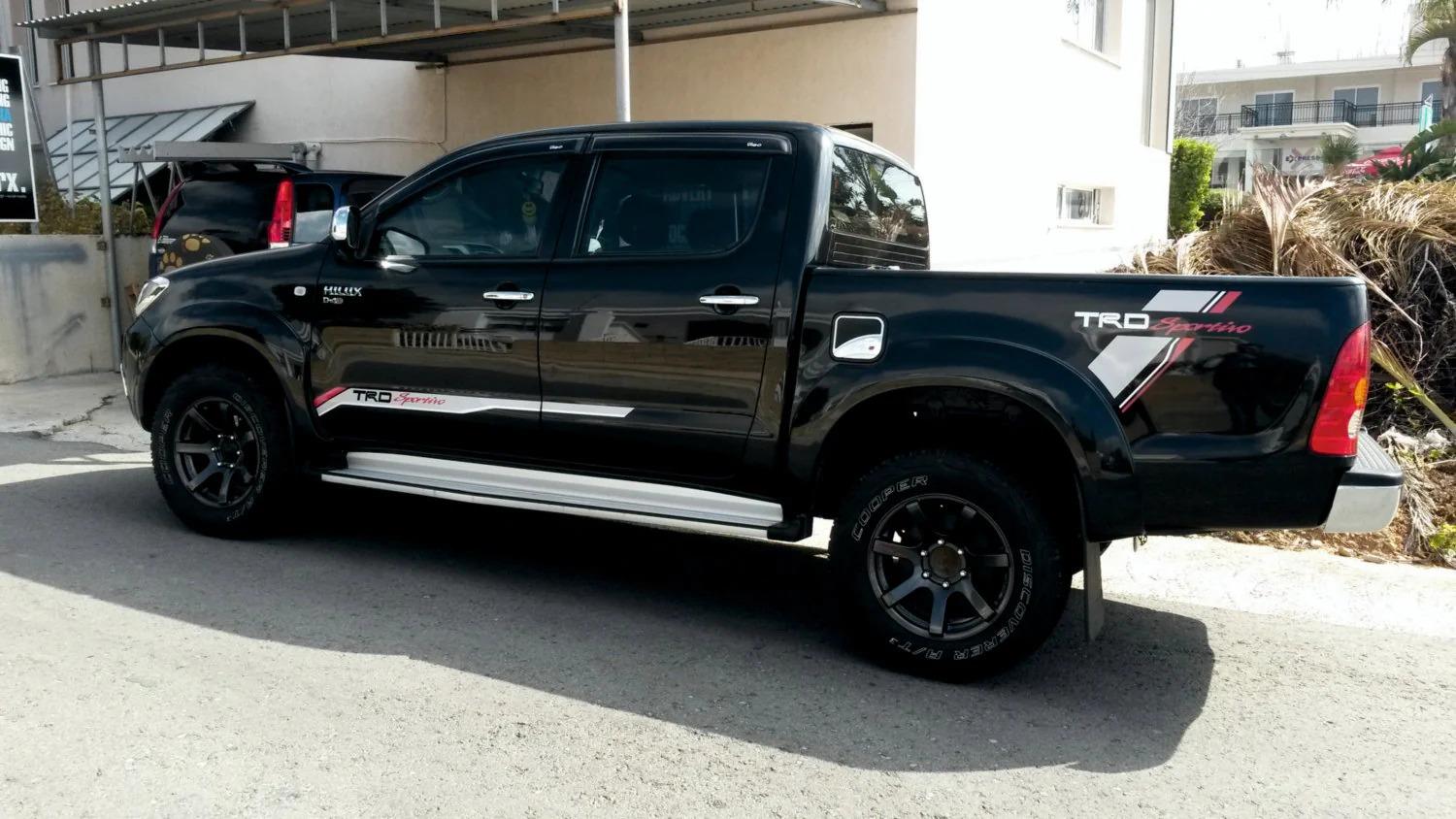 ToyotaHilux TRD Sportivo Gri Kırmızı Sticker Etiket Modeli