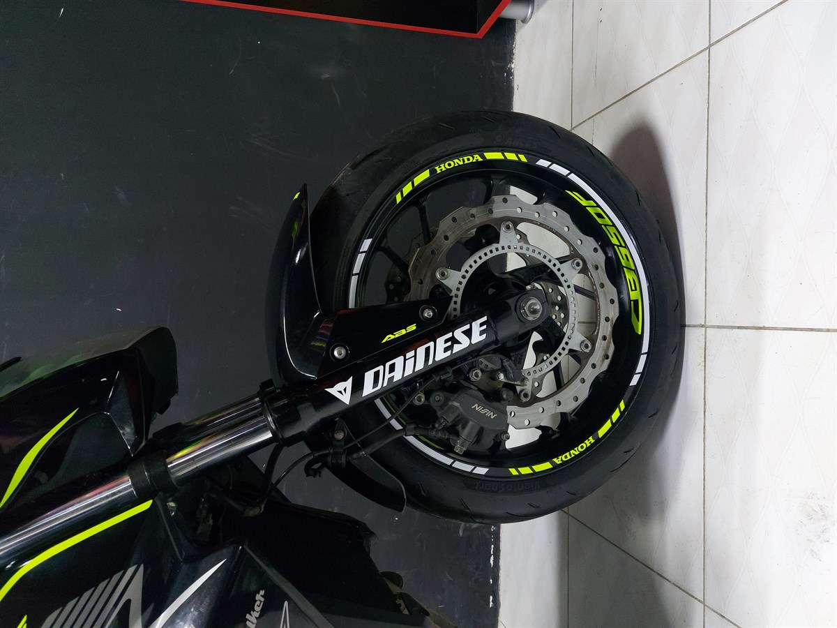 Honda CB650F Neon ve Gümüş Gri Özel Tasarım Modeli 