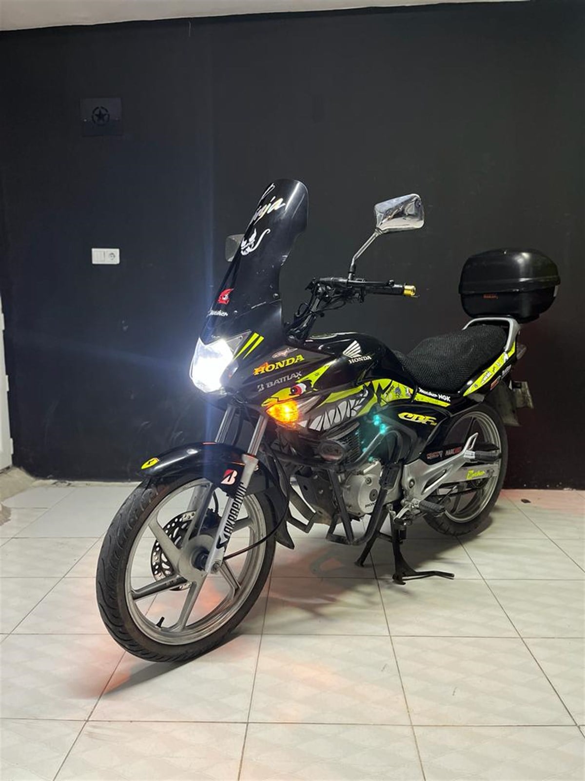 Honda CBF 150 Sarı Shark Köpek Balığı Sticker Etiket Modeli