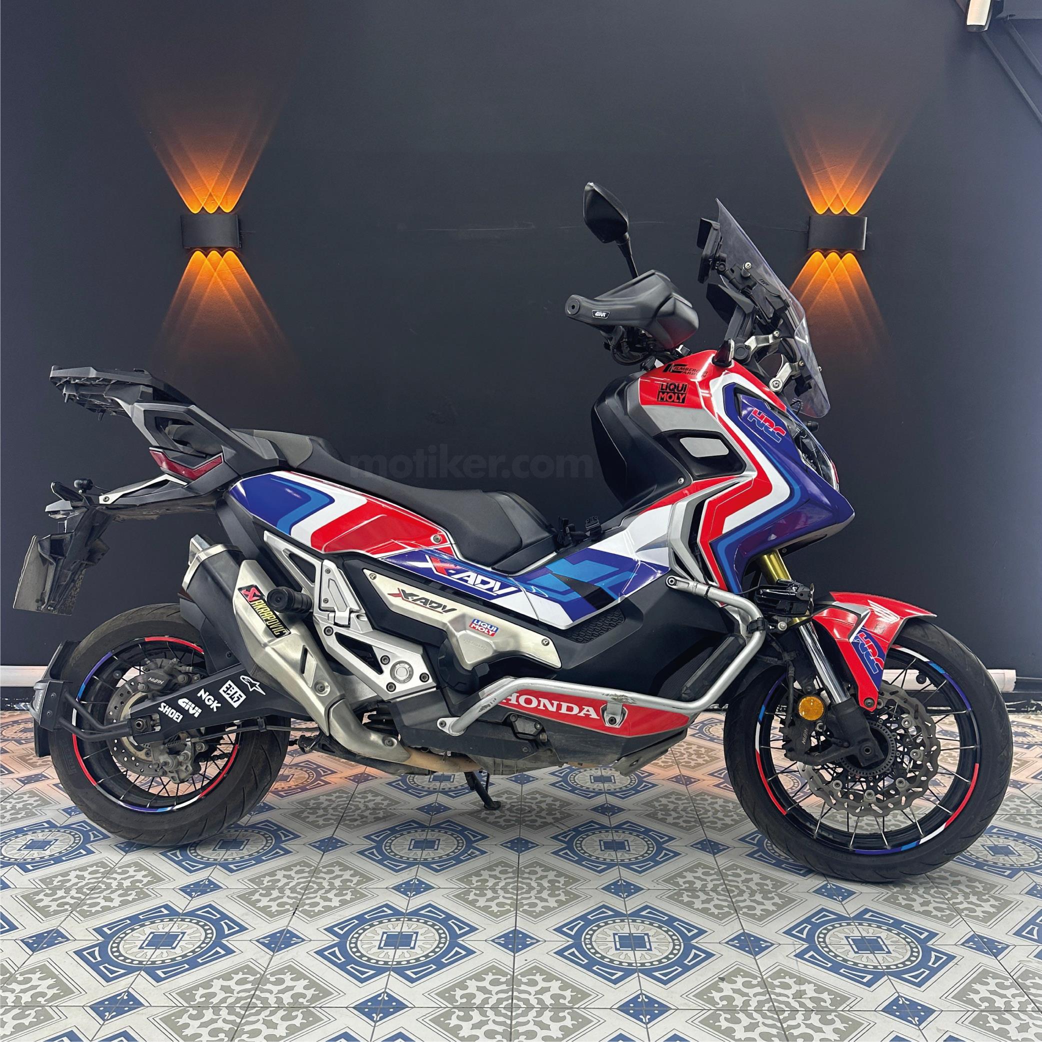 X-ADV 750 / X-ADV 750 Special EditionHonda X-ADV 750 201-2020 Model HRC Parçalı Kaplama Modeli