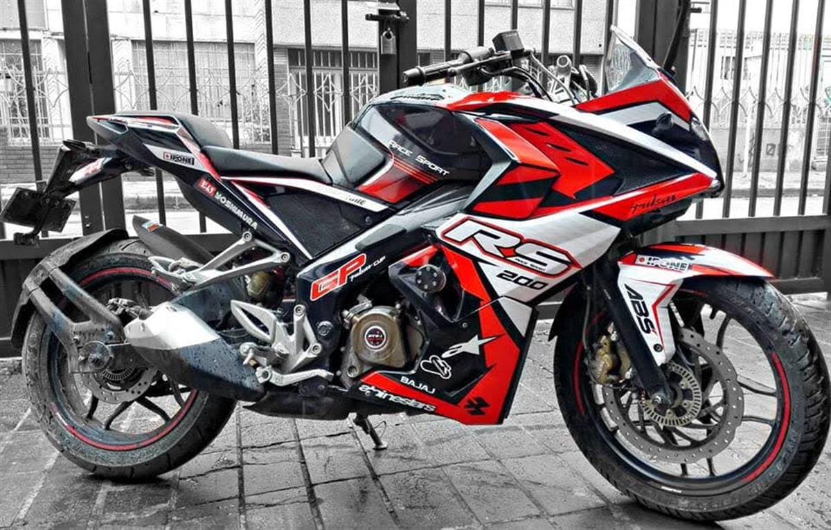 Sarı Bajaj RS200 Kırmızı Beyaz Modeli Sticker Parçalı Kaplama Modeli