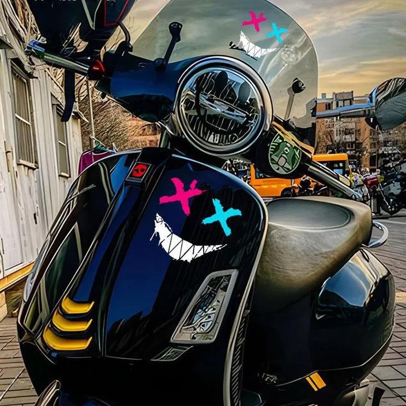 PiaggioVespa Mor Gülücük Tasarımlı Piaggio Scooter Sticker Etiket 