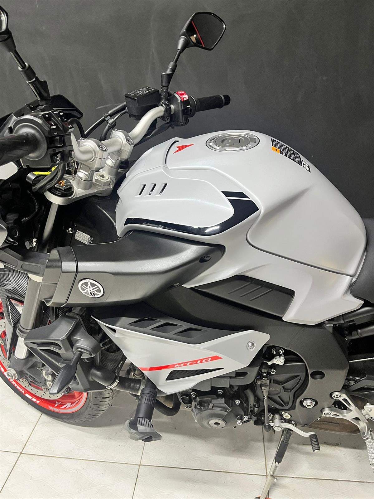 Yamaha MT10 Depo Üstü Sticker Etiket Model