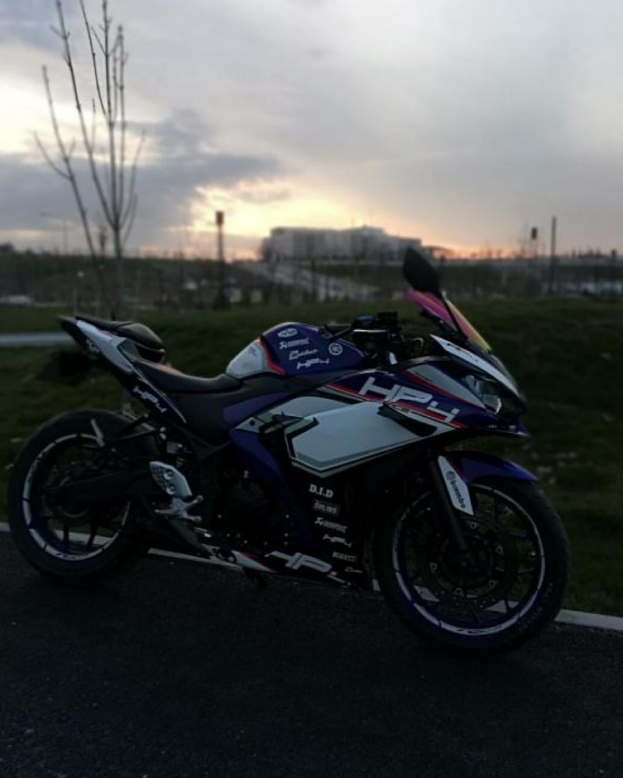 R25Yamaha R25 HP4 Bmw Tasarım Sticker Etiket Modeli
