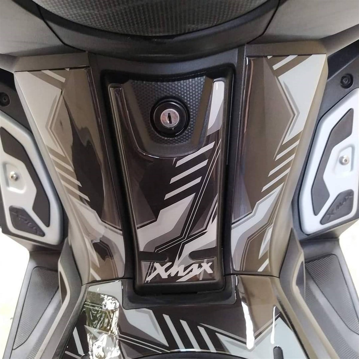 Yamaha XMAX Desenli Tank Pad Damla Sticker Etiket Modeli