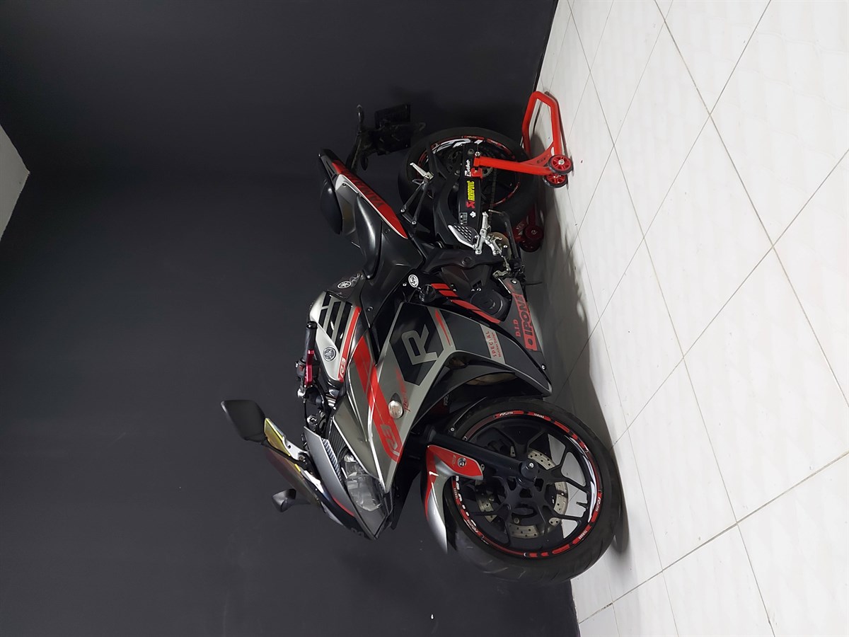 Yamaha YZF-R25 R-Design Modeli ( Gri Motor Üzeri )