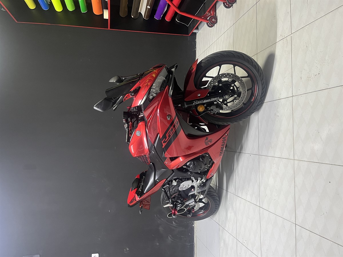 Yamaha YZF-R25 Yan Grenaj Siyah Sticker 