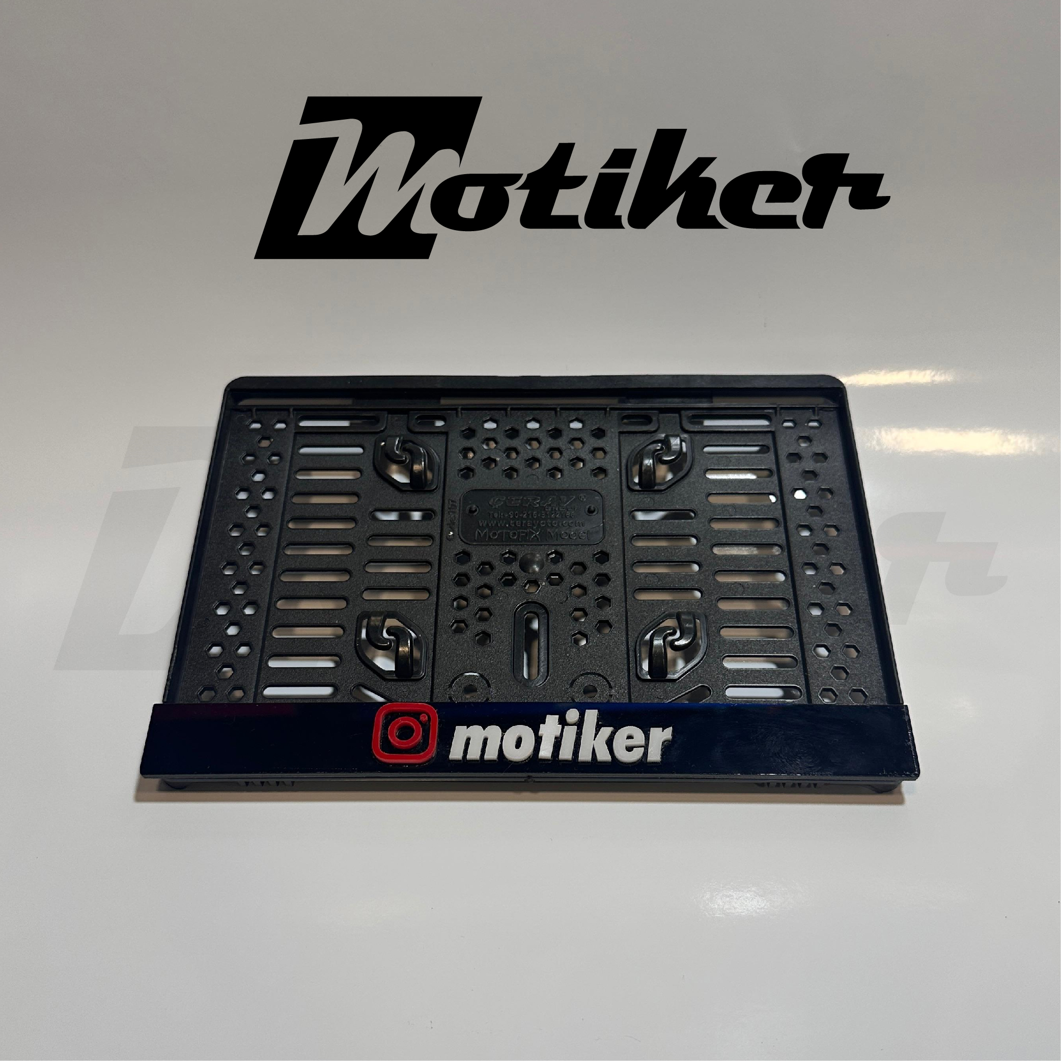 Pleksi Plakalık Siyah Üstüne Beyaz Özel İnstagram İsimli Yazılı Tasarımlı Motosiklet Plakalık Modeli 