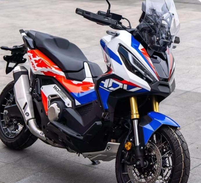 Honda X-ADV 2025 Lacivert Kırmızı Takım Sticker Etiket Modeli