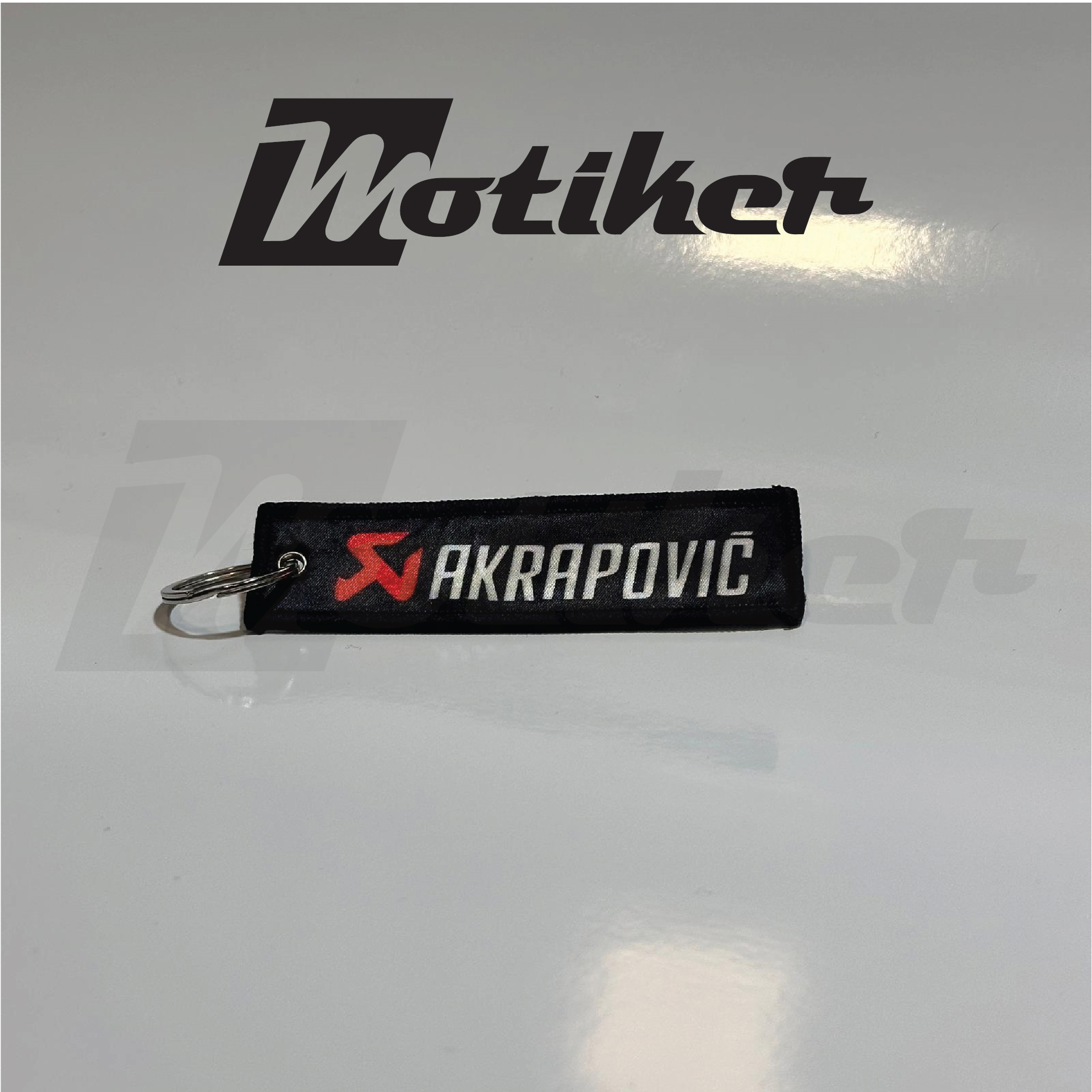 Akrapovic Yazılı Logolu Tasarımlı Anahtarlık Modeli