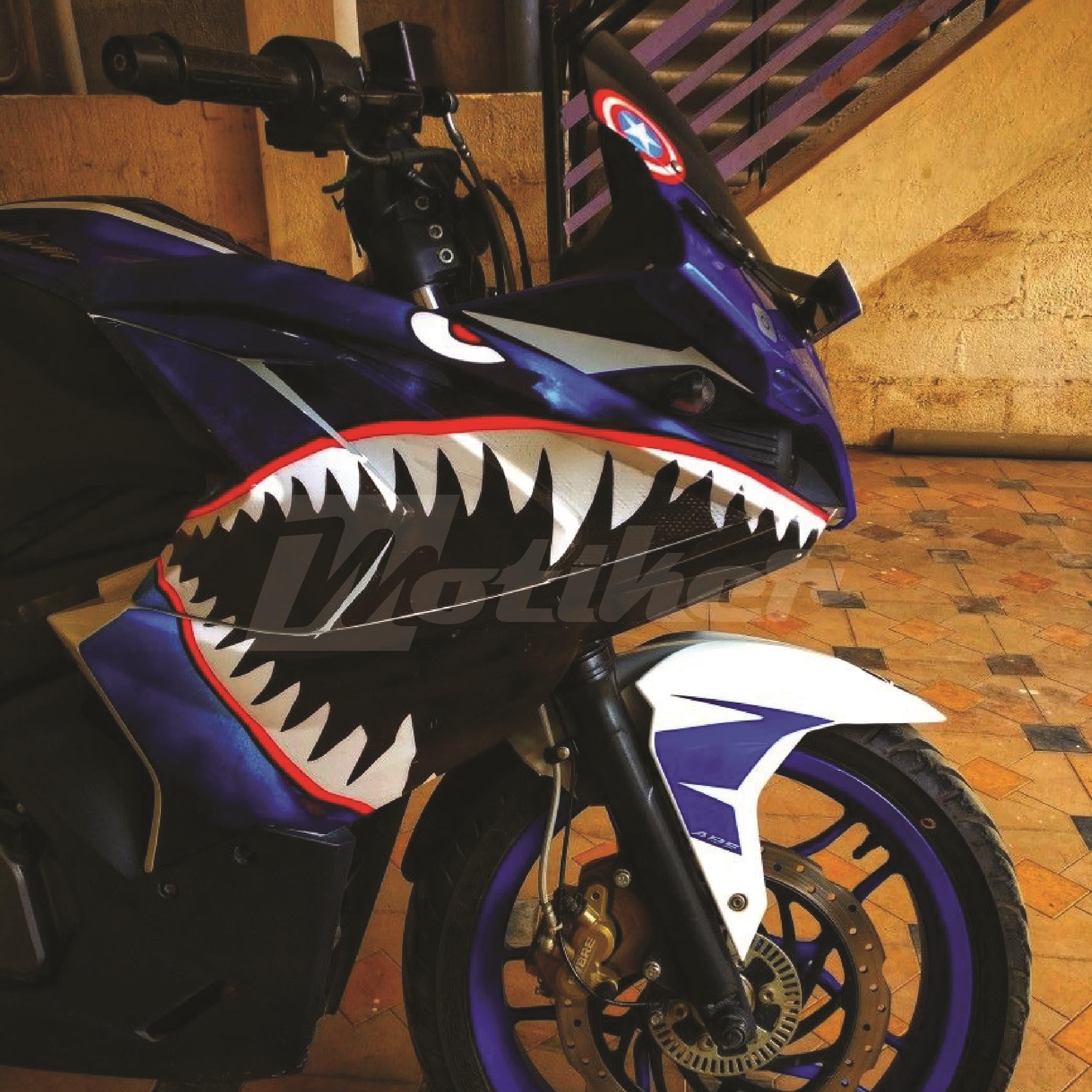 Bajaj Rs 200 Köpek Balığı Sticker Kaplama