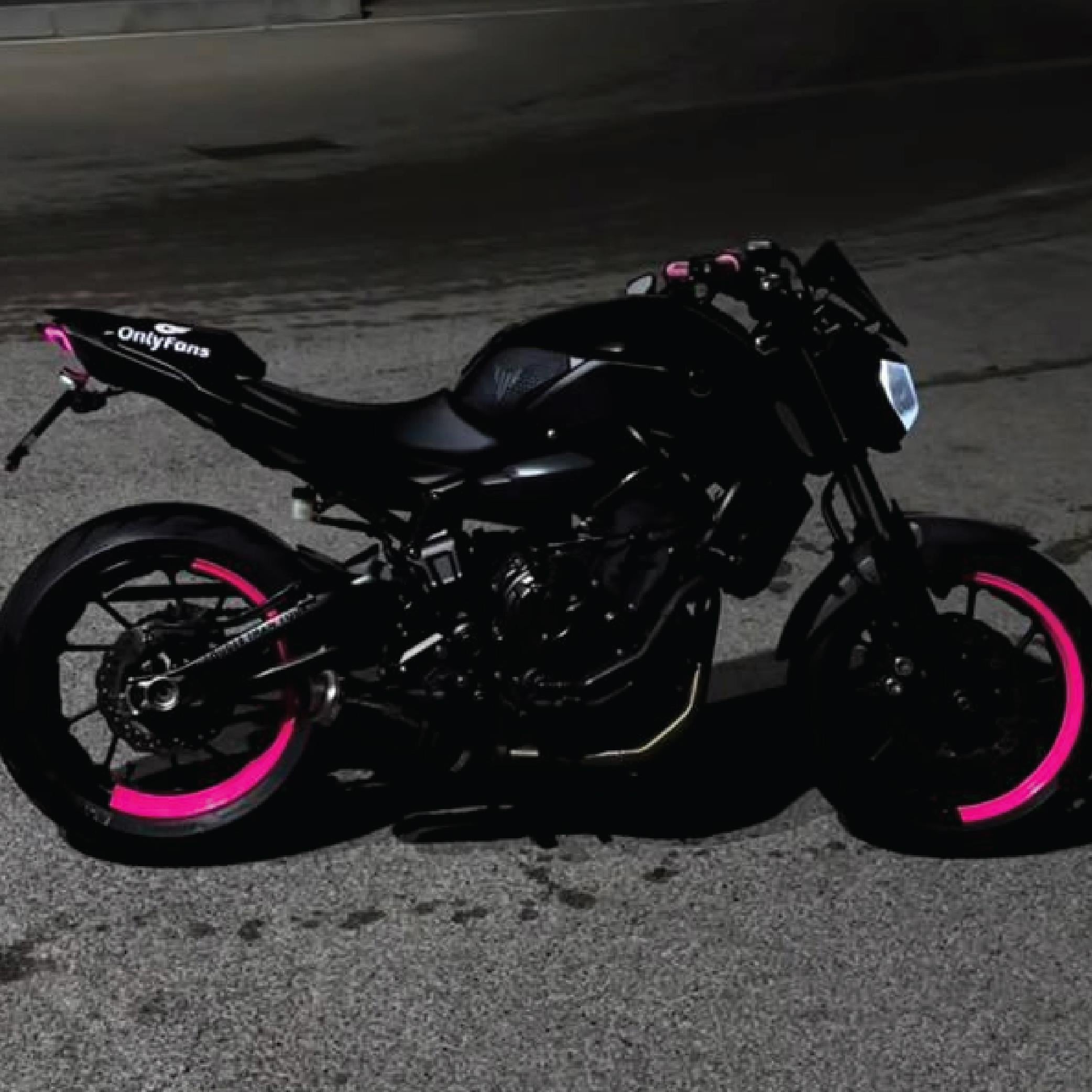 Yamaha MT-07 Pembe Neon Yarım Jant Sticker Modeli