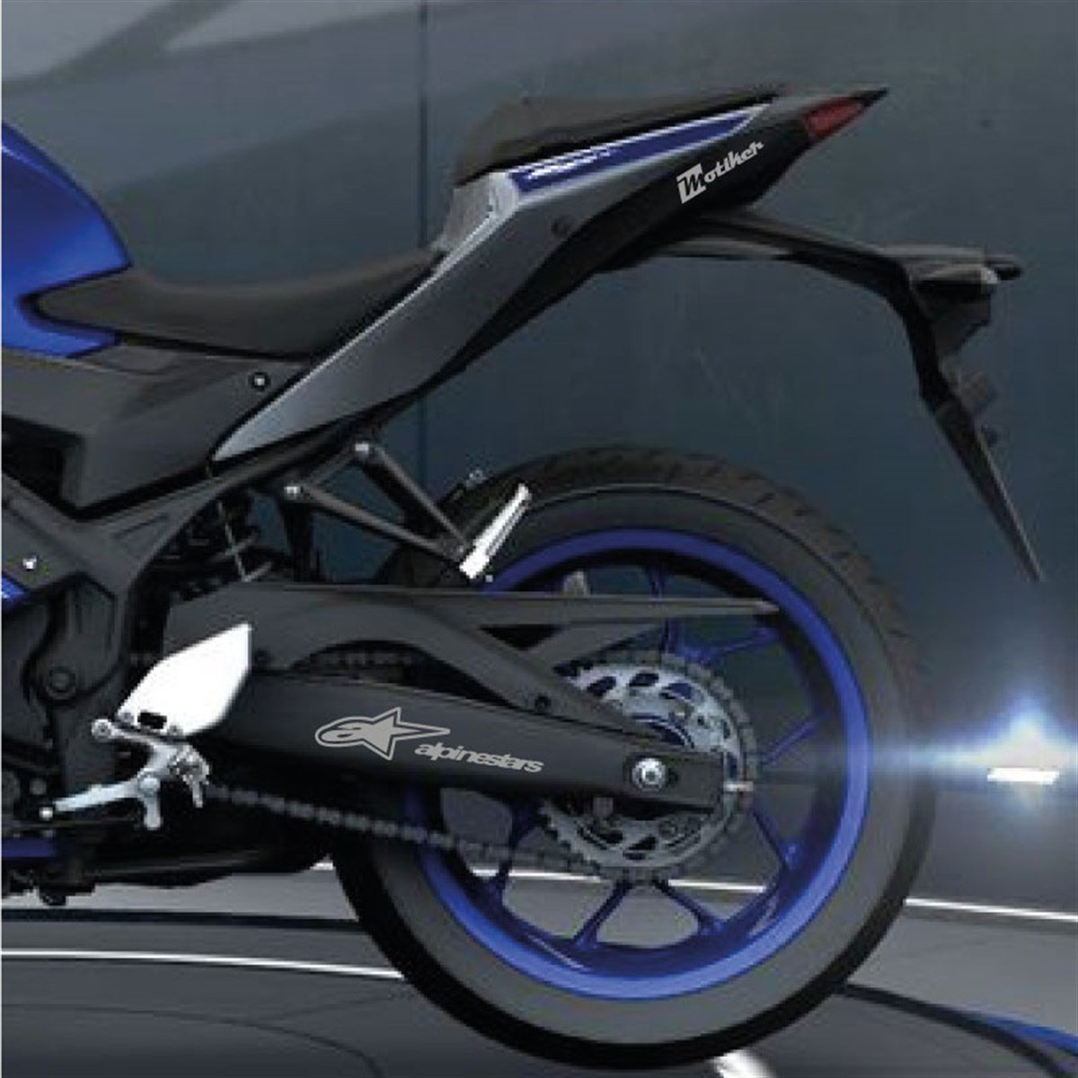 Alpinestars Yazılı Metalik Gri Arka Sticker Etiket Modeli Maşa 