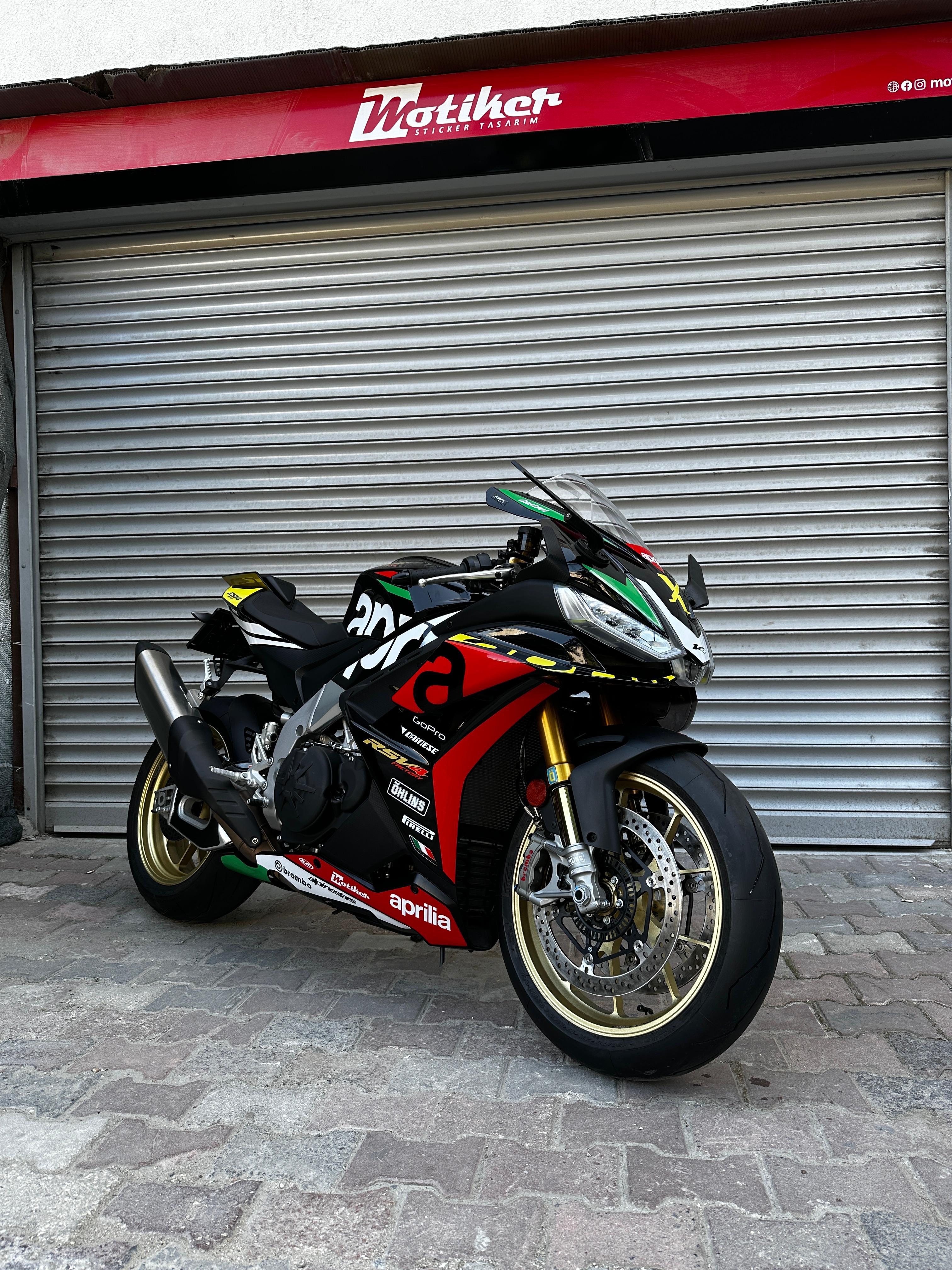 APRILIAAprilia RSV4 Özel Tasarım Motosikler Sticker Kaplama Etiket Modeli