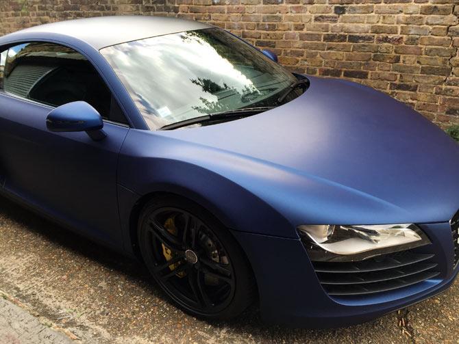 MARKALARAvery Denisson Kapalı Mavi Supreme Araç Kaplama Folyosu