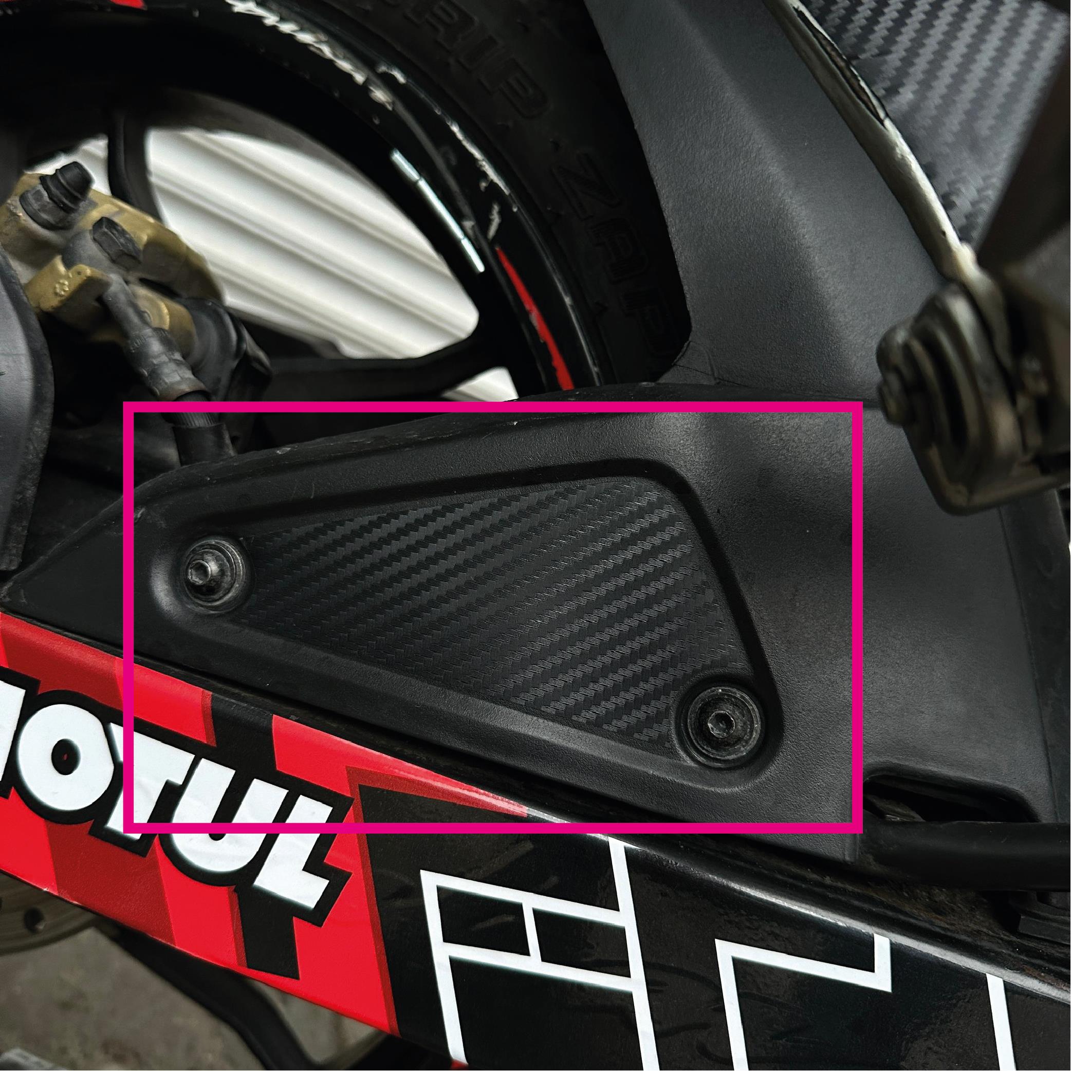 PULSAR NS 200Bajaj NS200 Arka Çamurluk Yan Karbon Desen Sticker Etiket Modeli