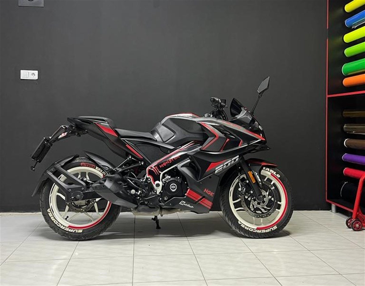 Bajaj Pulsar RS200 K rm z Tak m Sticker Modeli Motiker
