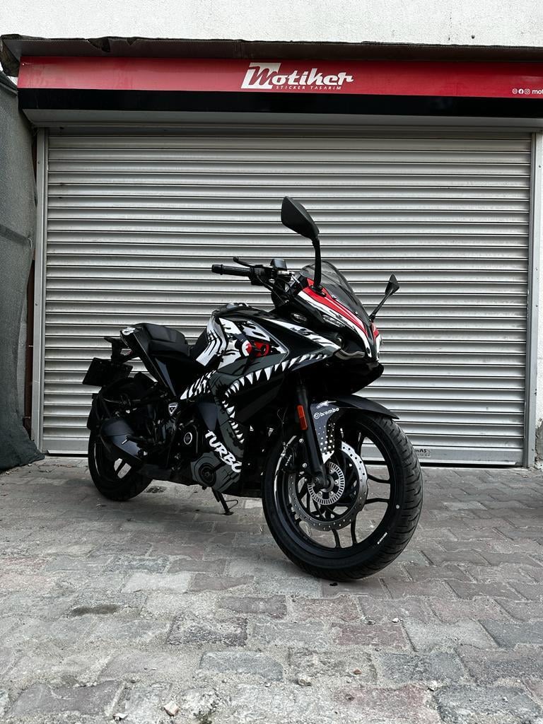 Bajaj RS200 (Köpekbalığı) Shark Siyah Beyaz Sticker Kaplama Modeli 