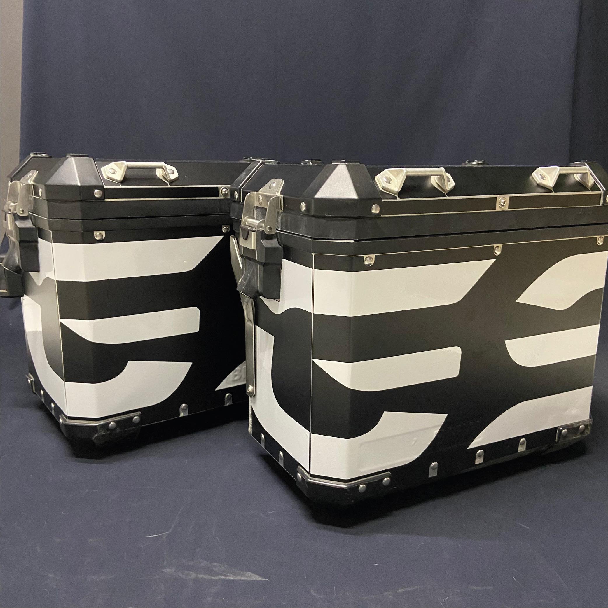 BMW ÇANTABMW Alüminyum Arka Yan Çanta Sağ ve Sol 2014+ Mat Siyah Kaplama Ve Reflektif Sticker