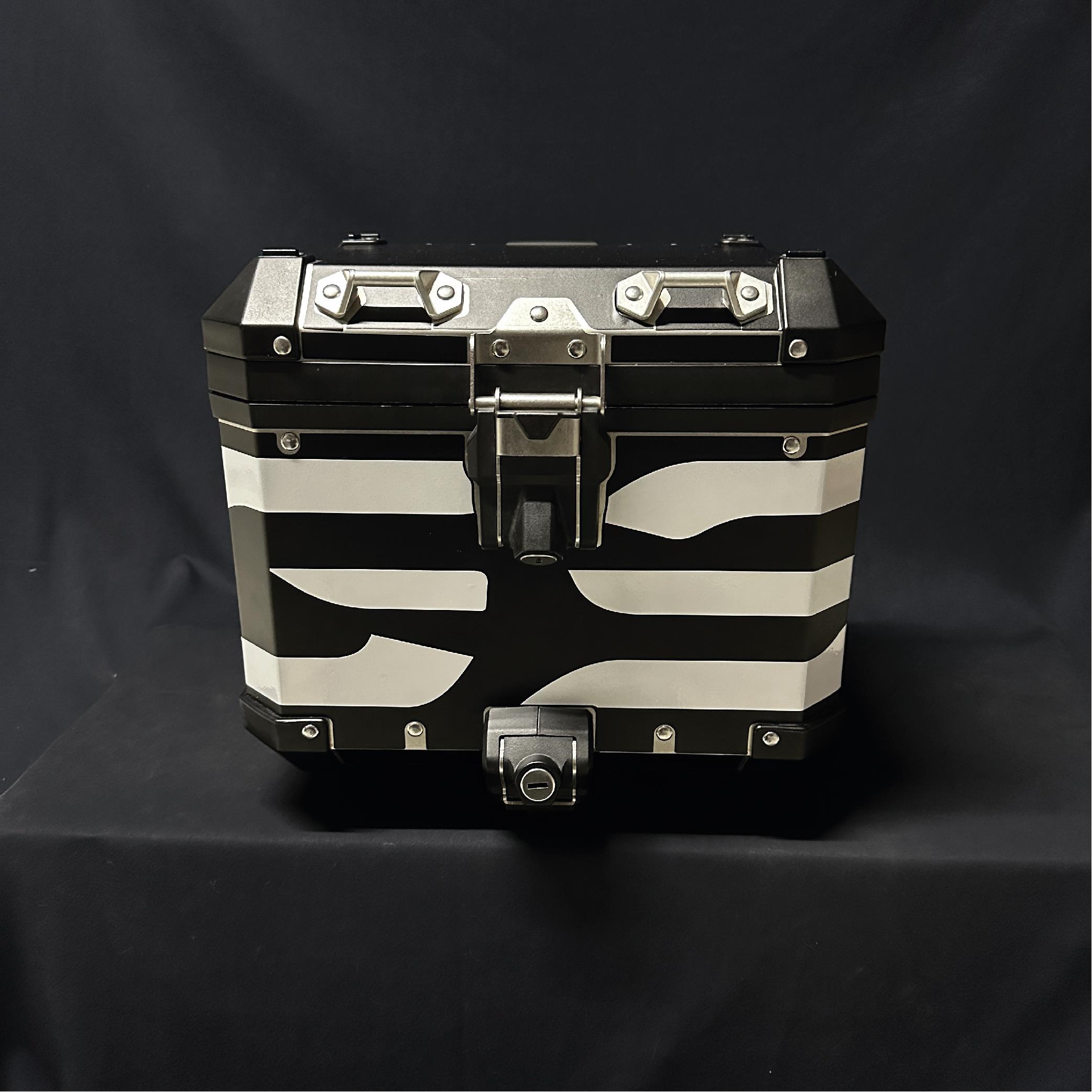 BMW ÇANTABMW Alüminyum Orta Çanta 2014+ Mat Siyah Kaplama Ve Reflektif Sticker