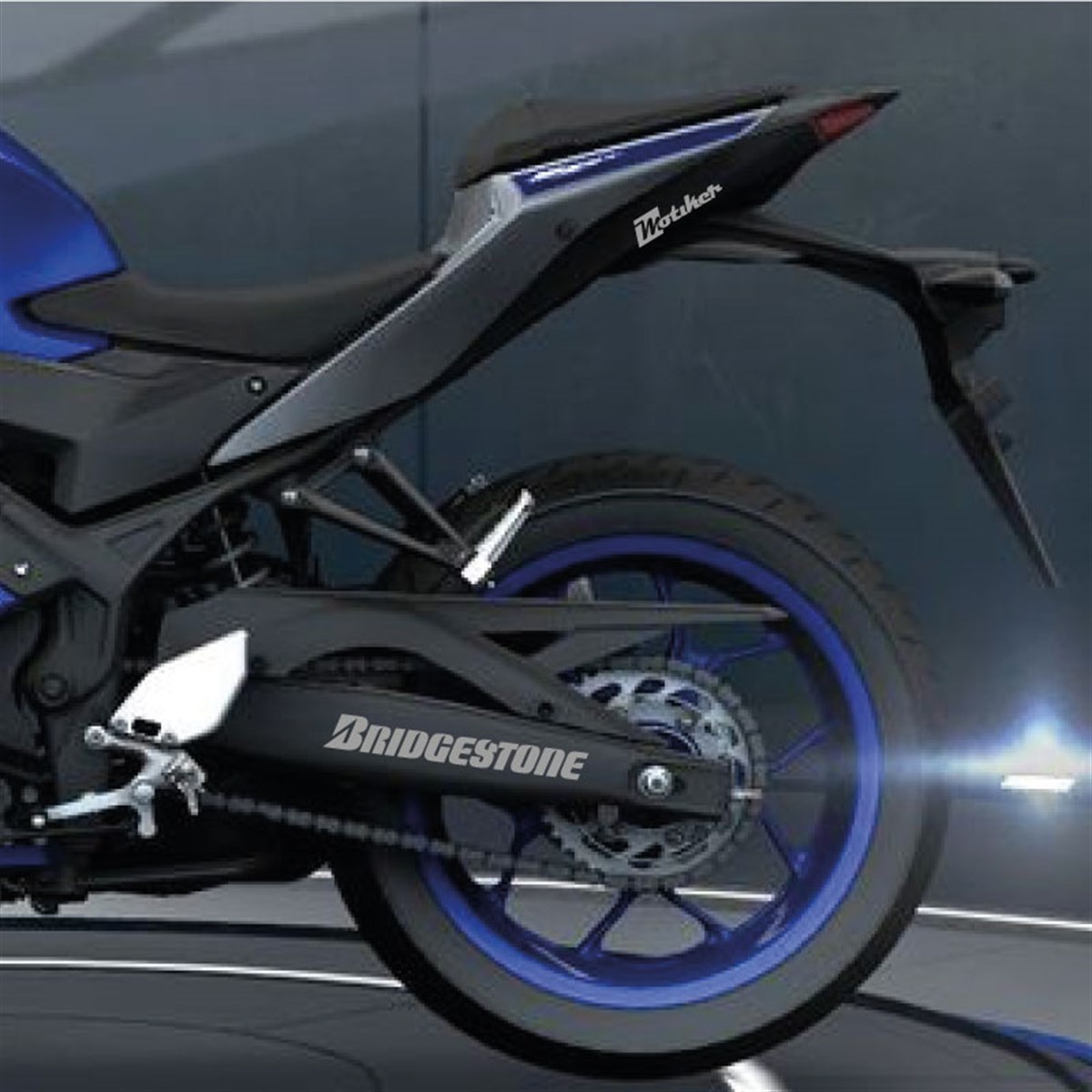 Bridgestone Yazılı Metalik Gri Arka Maşa Sticker Etiket Modeli