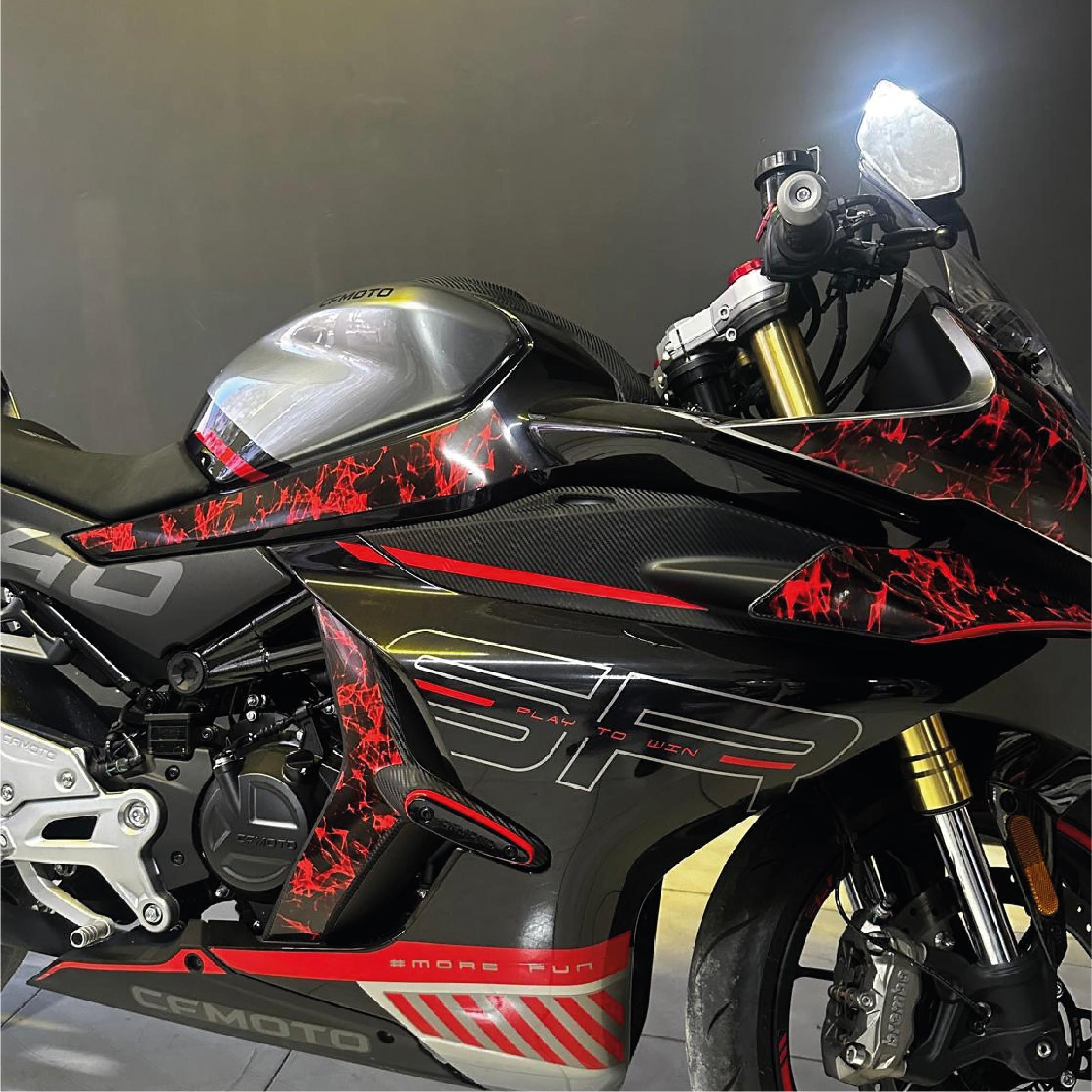 MotosikletCF Moto 450SR Far Yanı Fırtına Kırmızı Parçalı Kaplama Sticker Etiket 