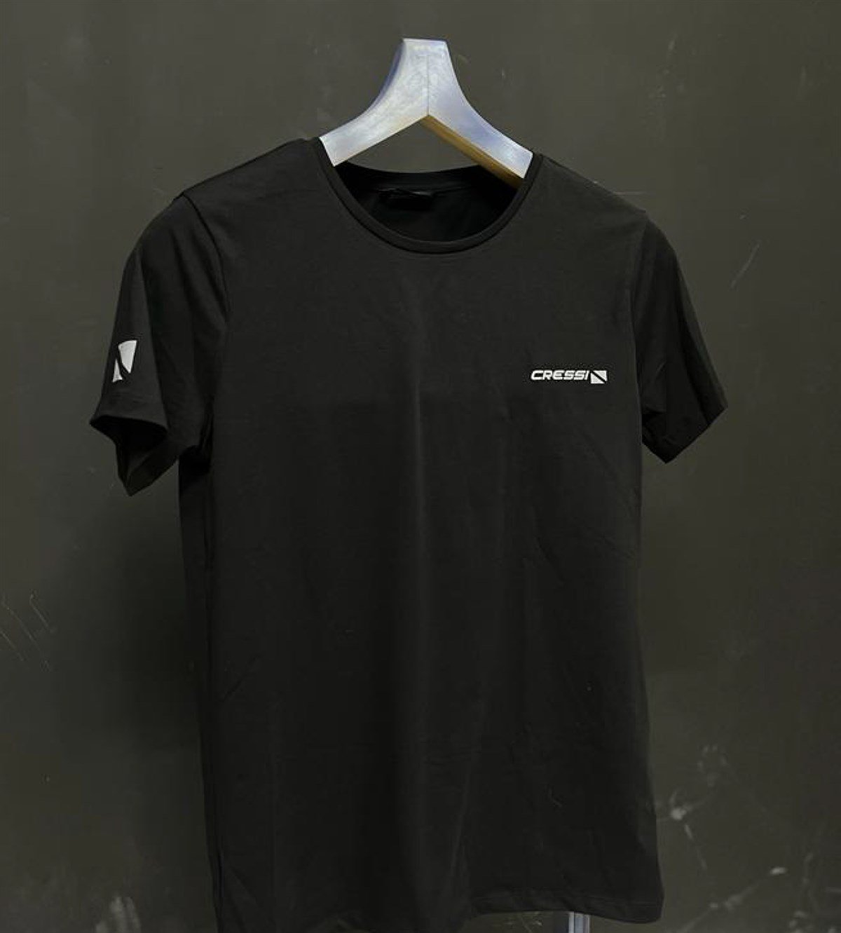 Cressi Sponsor Markalı Siyah T-Shirt Modeli