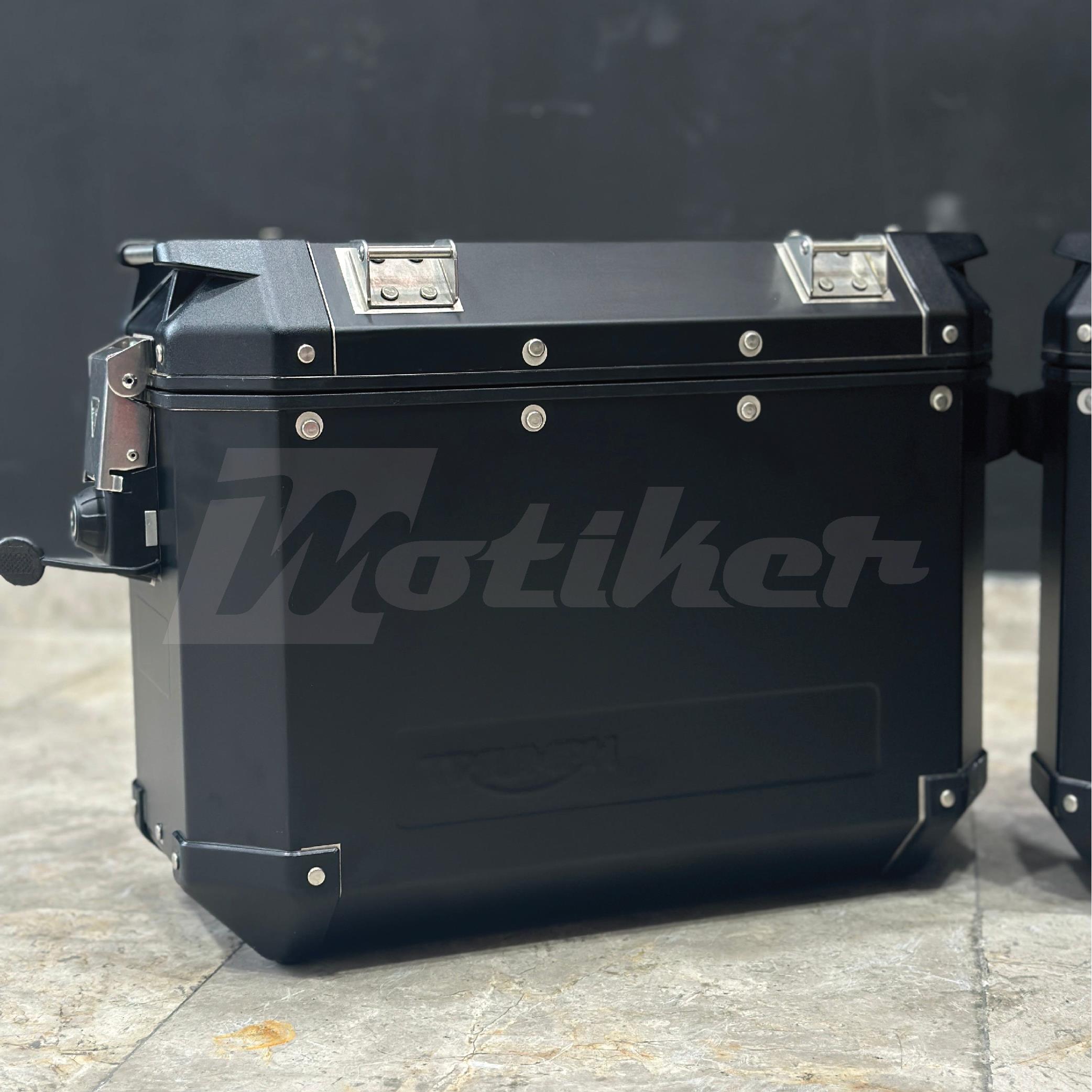 Triumph Sağ ve Sol Yan Çanta Mat Siyah Kaplama