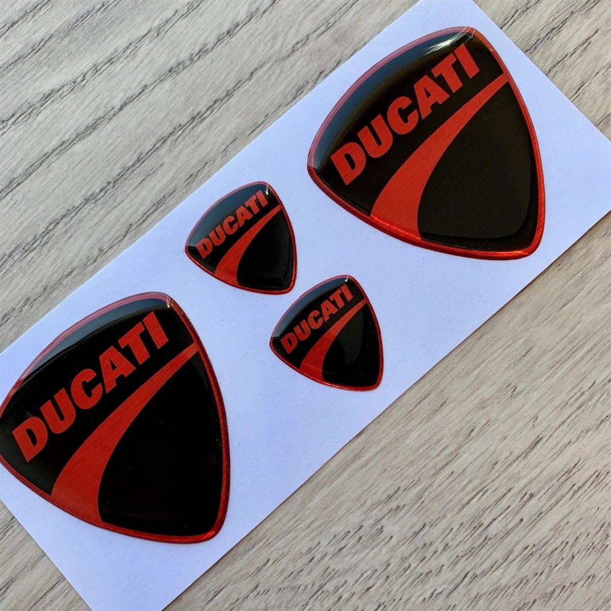 Ducati Kırmızı Siyah Logo Damla Sticker Etiket Modeli