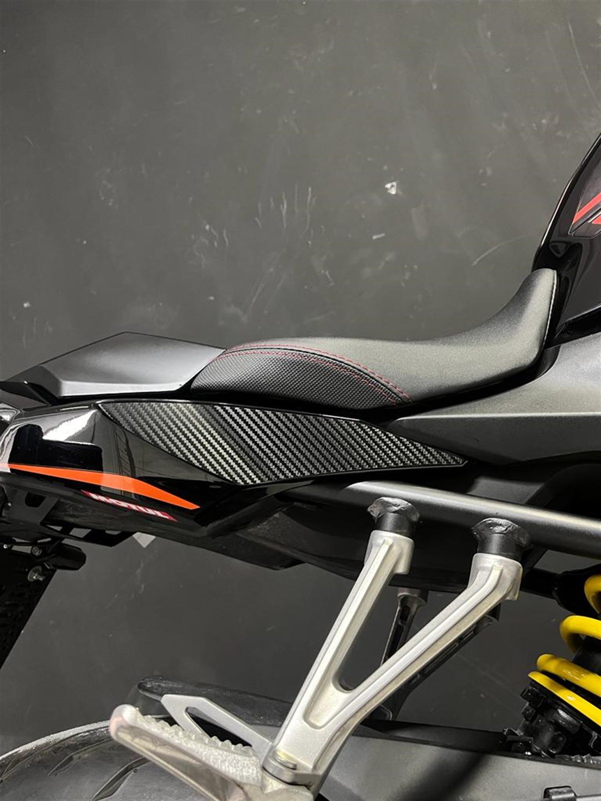 Honda CBR 650R Kuyruk Karbon Sticker Etiket Modeli