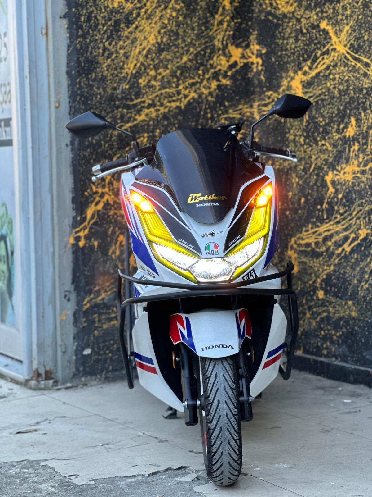 PCXHonda PCX Ön Far Kaşı Şeffaf Sticker Sarı
