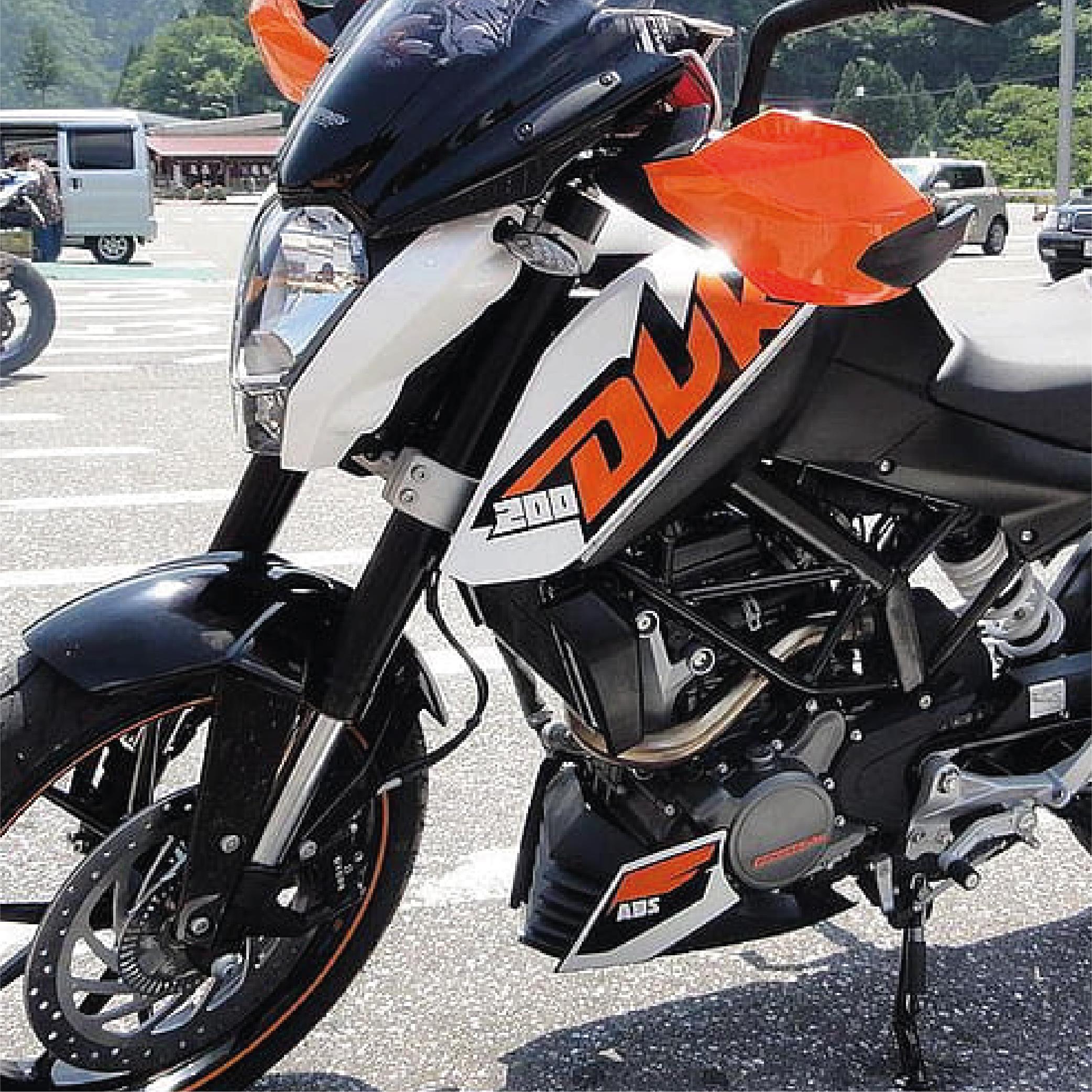DUKE 200KTM DUKE 200 Sağ ve Sol Grenaj Takım Orjinal Sticker Etiket Modeli Beyaz Motor