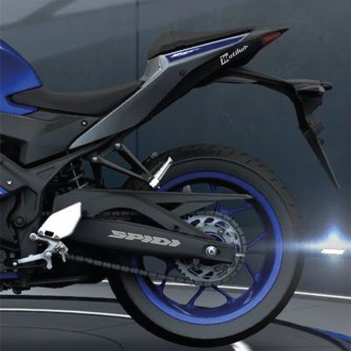 Spıdı Yazılı Metalik Gri Arka Maşa Sticker Etiket Modeli