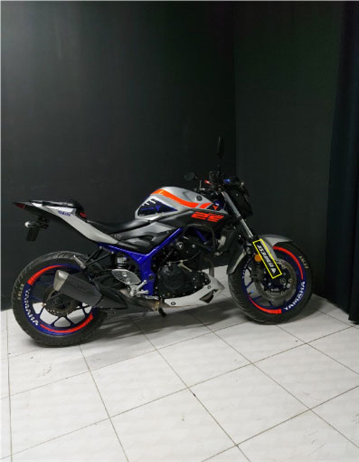 Yamaha MT 25 Neon Kırmızı Maşa Sticker Etiket Modeli
