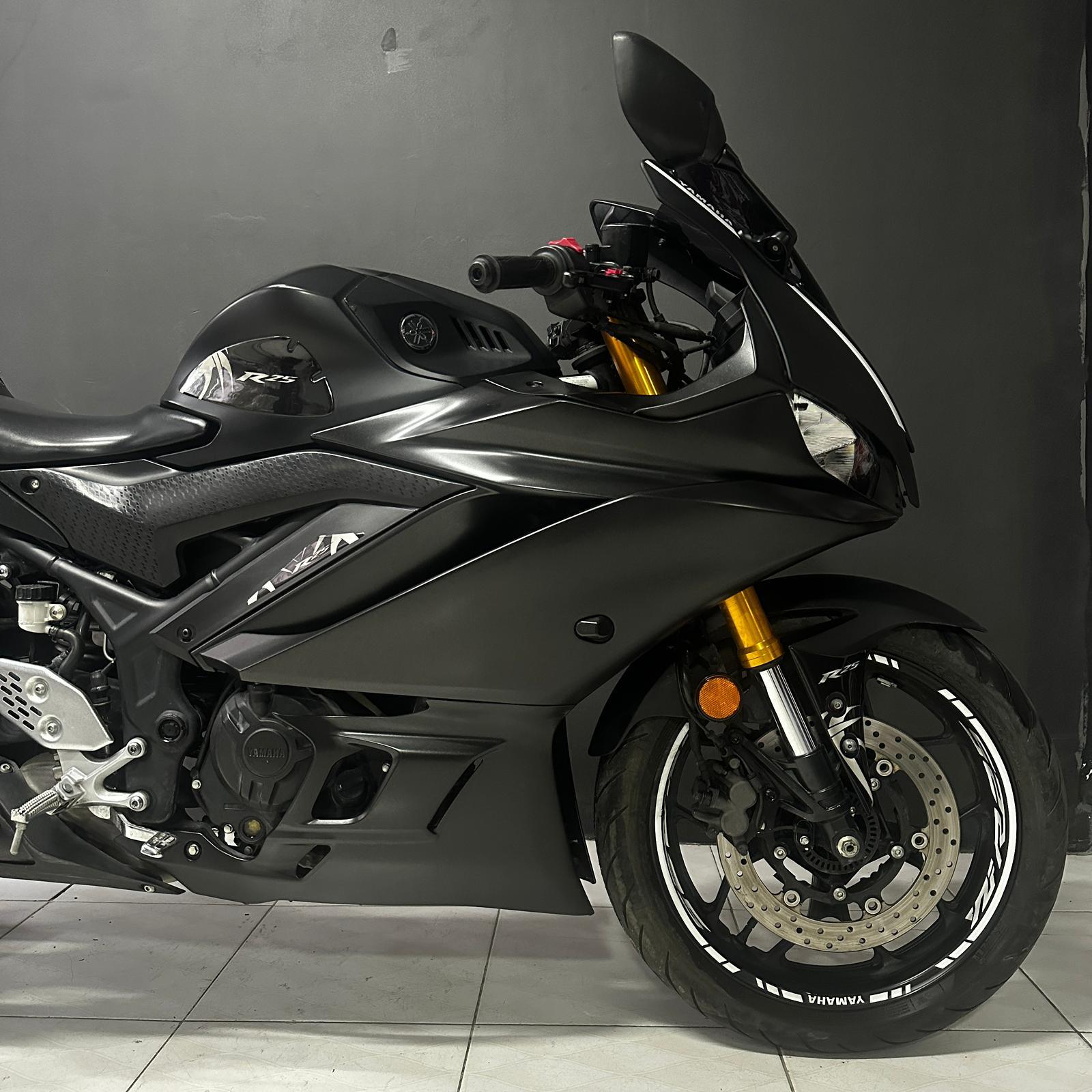 R25Yamaha Orjinal Takım Sticker Modeli