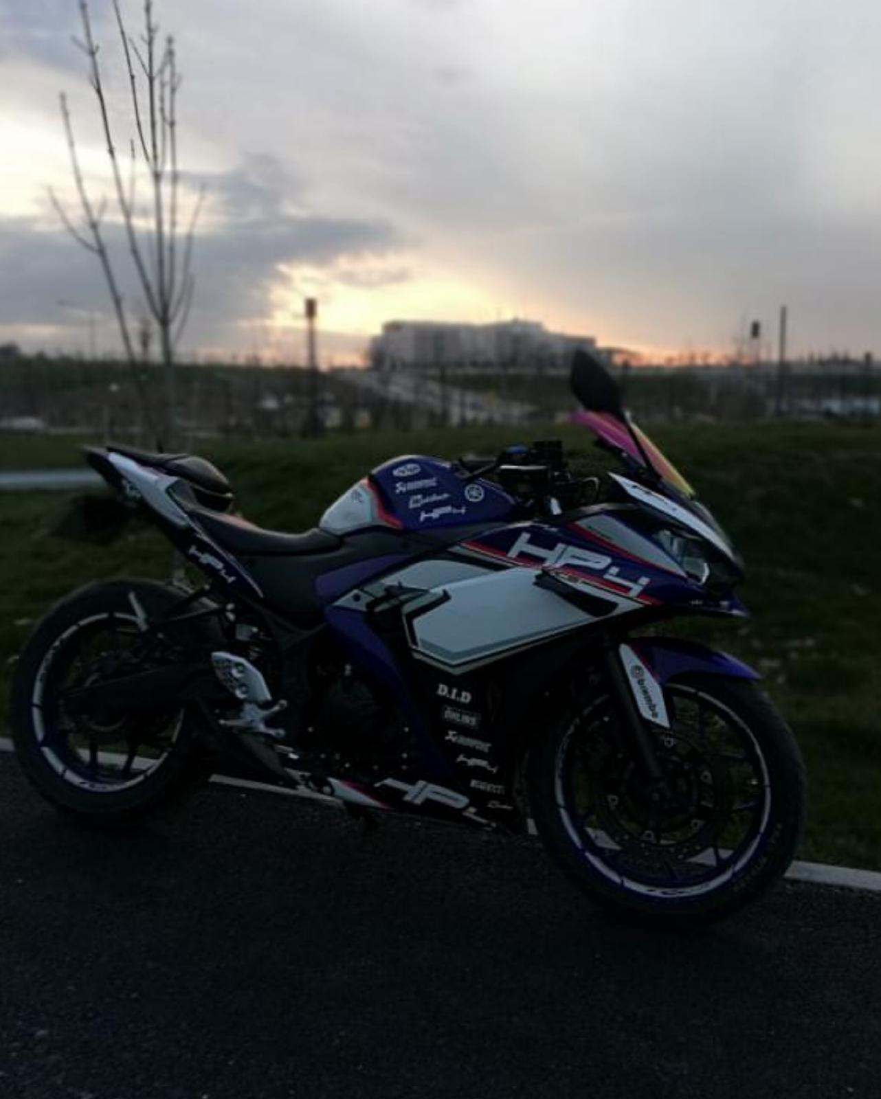 R25Yamaha R25 HP4 Bmw Tasarım Sticker Etiket Modeli