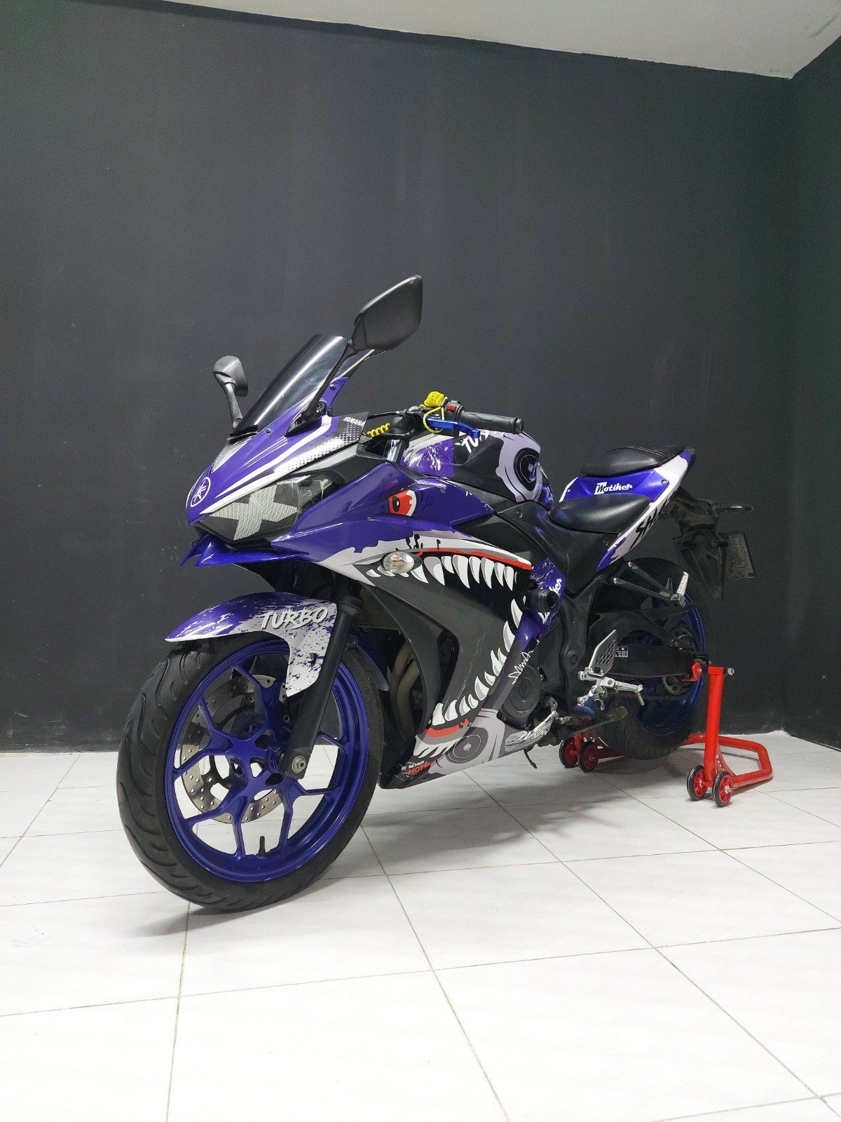 Yamaha R25 Köpek Balığı Takım Sticker Etiket Modeli