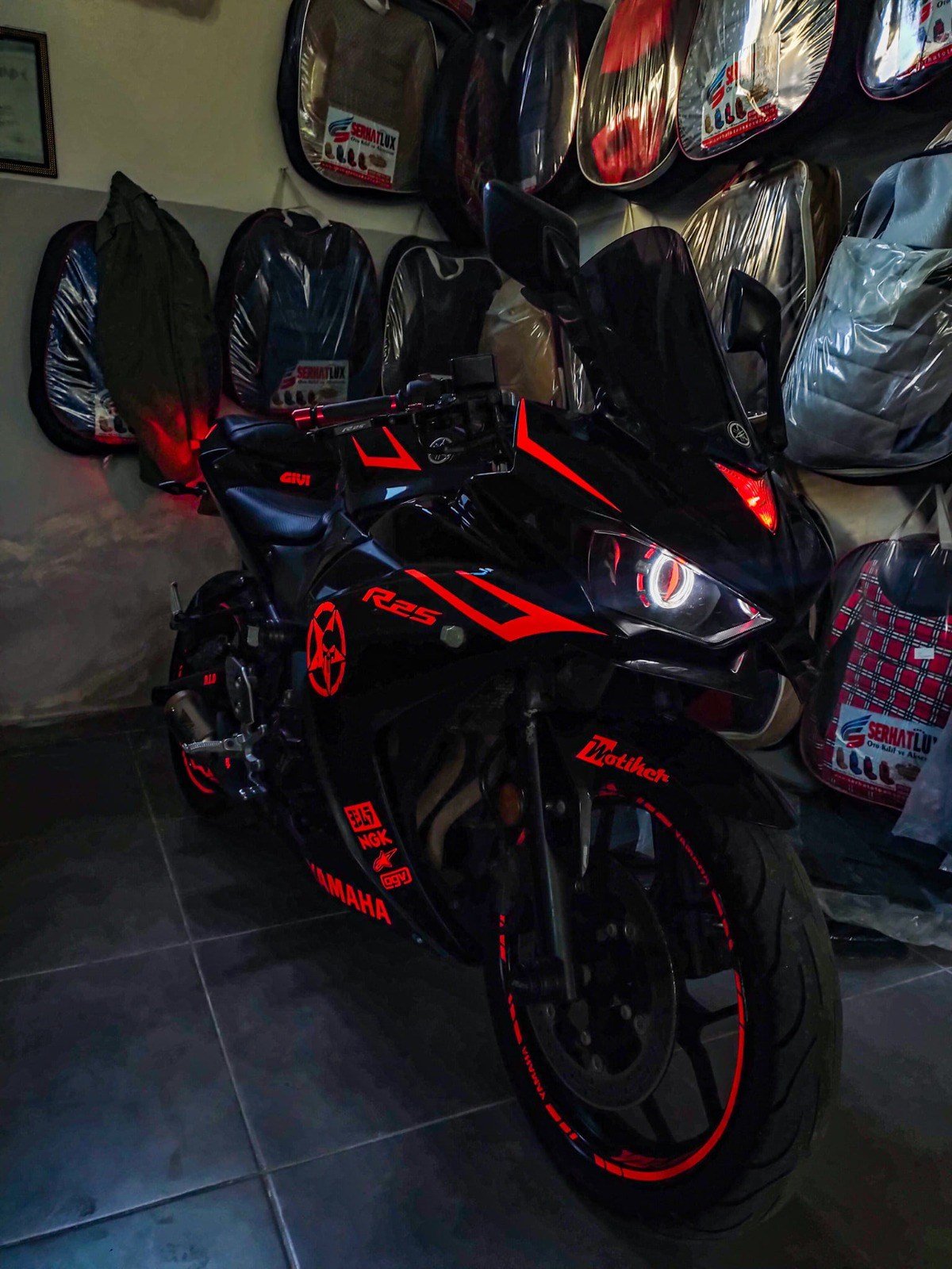 Yamaha R25 Neon Turuncu Sticker Etiket Kaplama 